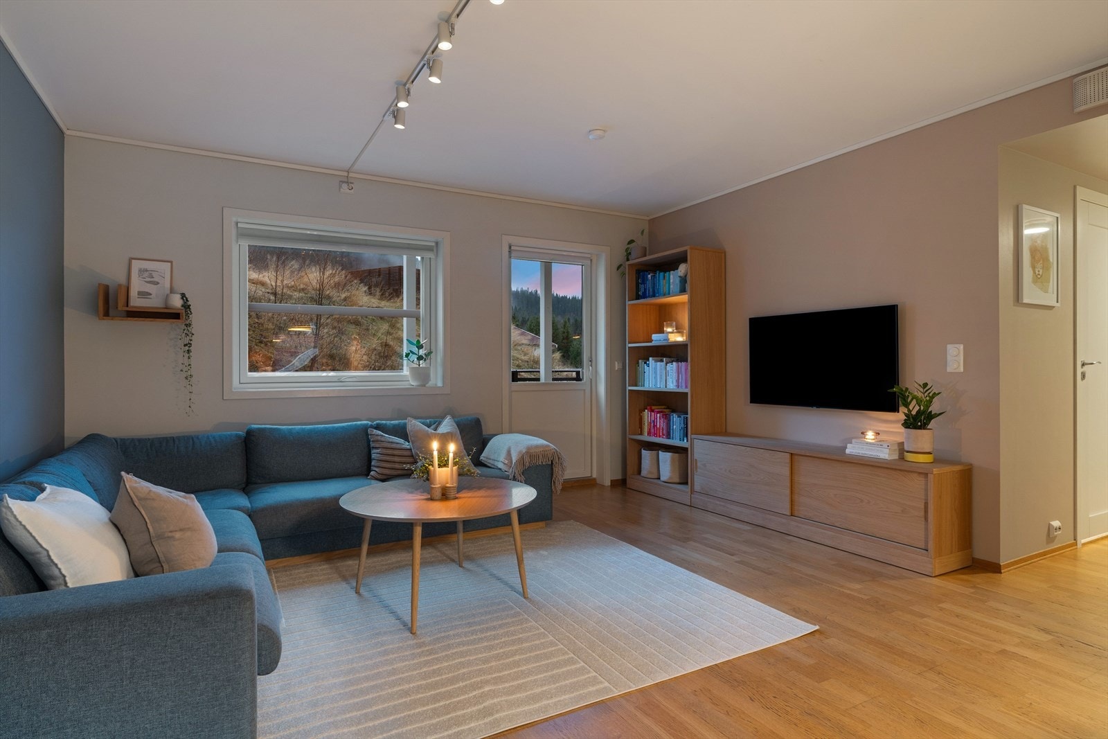 Dette er en delikat halvpart i en horisontaldelt tomannsbolig fra 2014. Galleribilde