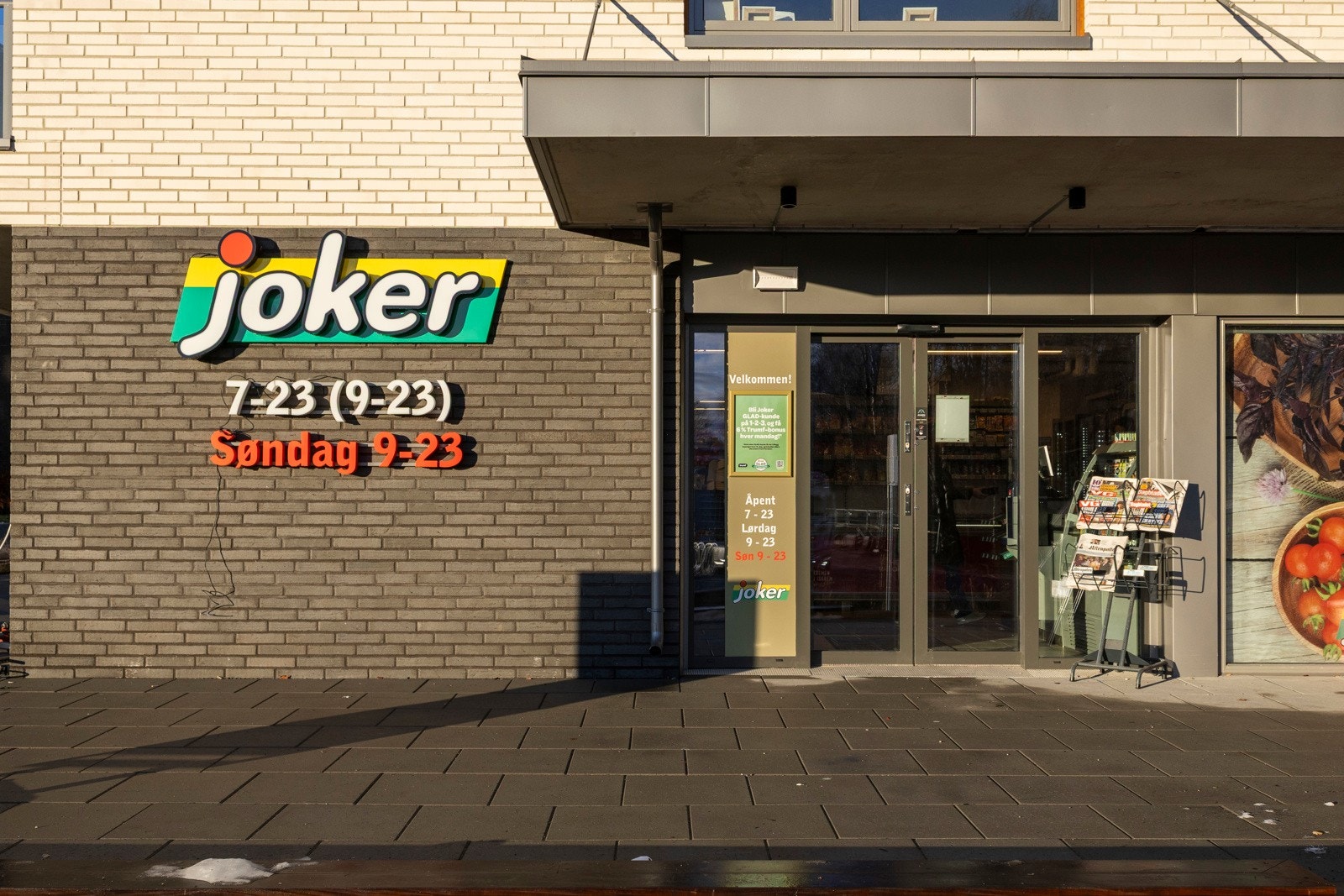 Det er en nyåpnet Joker-butikk i nabobygget som holder åpnet 7 dager i uken. Galleribilde