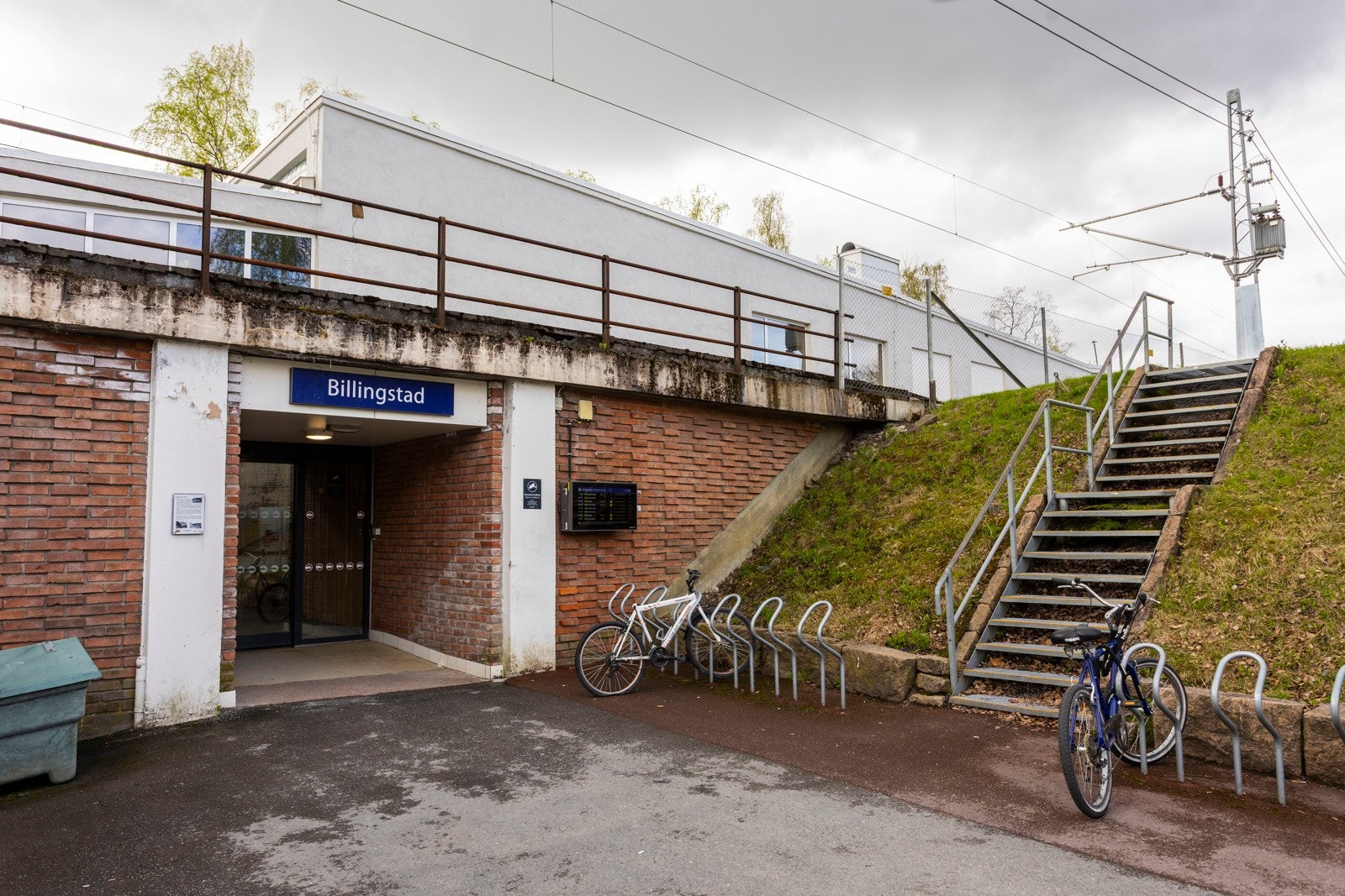 Fra leiligheten er det kun ca. 800 meters gange til Billingstad togstasjon Galleribilde