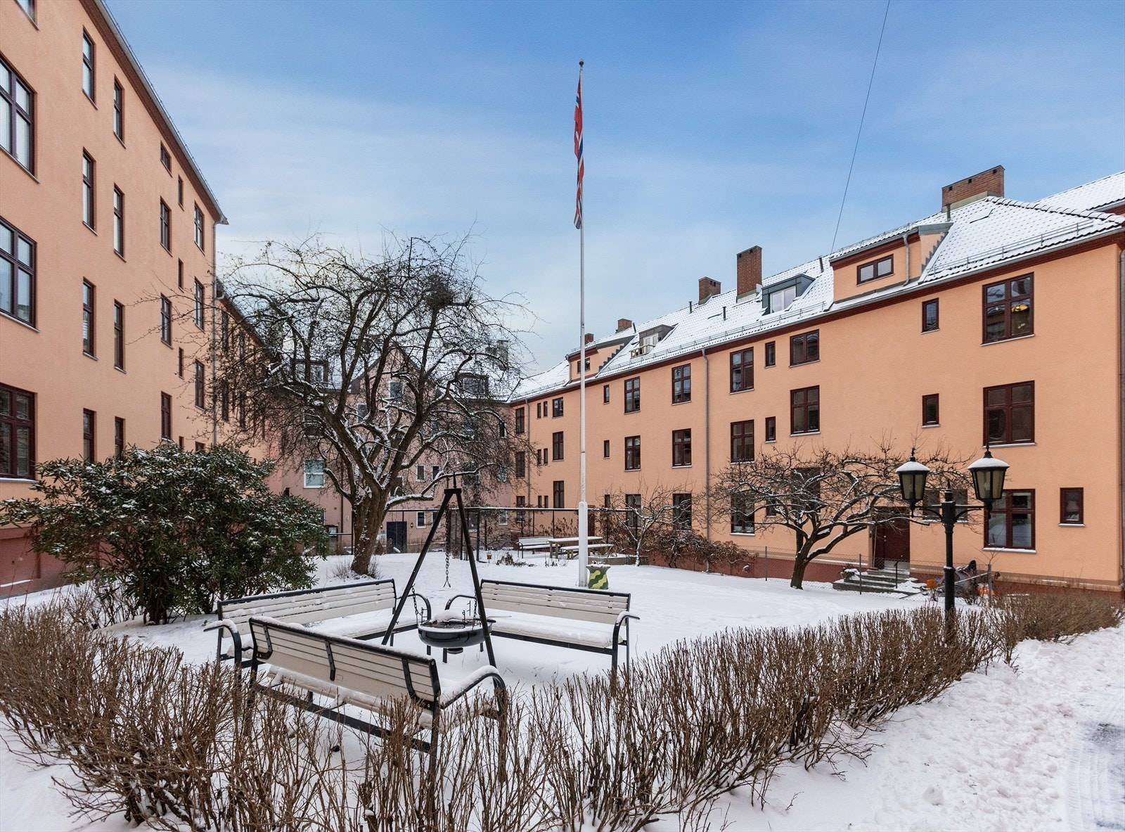 Fantastisk bakgård i et meget veldrevet borettslag. Galleribilde