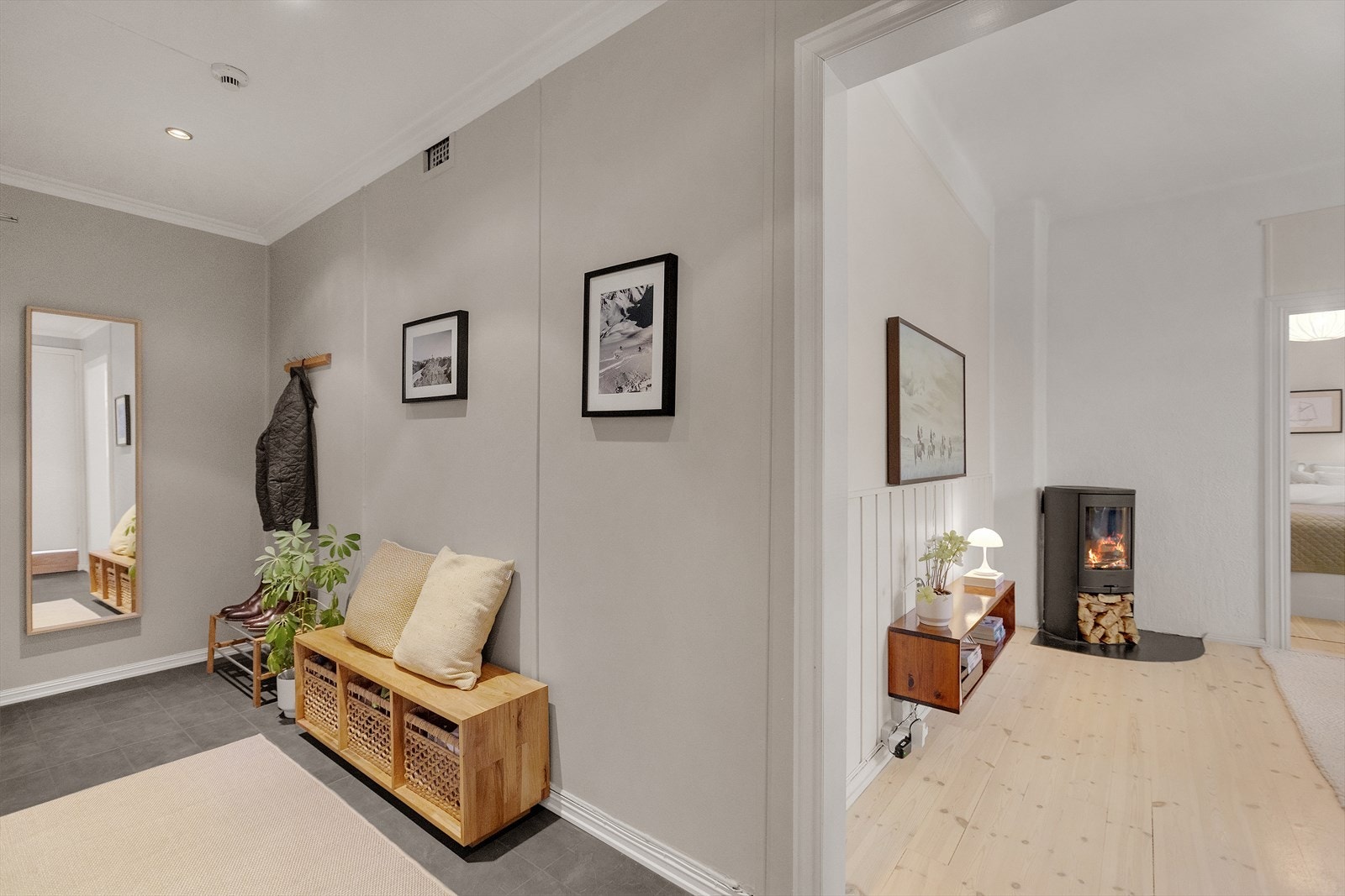 Leiligheten har en god planløsning og er gjennomgående med originale tregulv og god takhøyde på 2,75 meter. Galleribilde