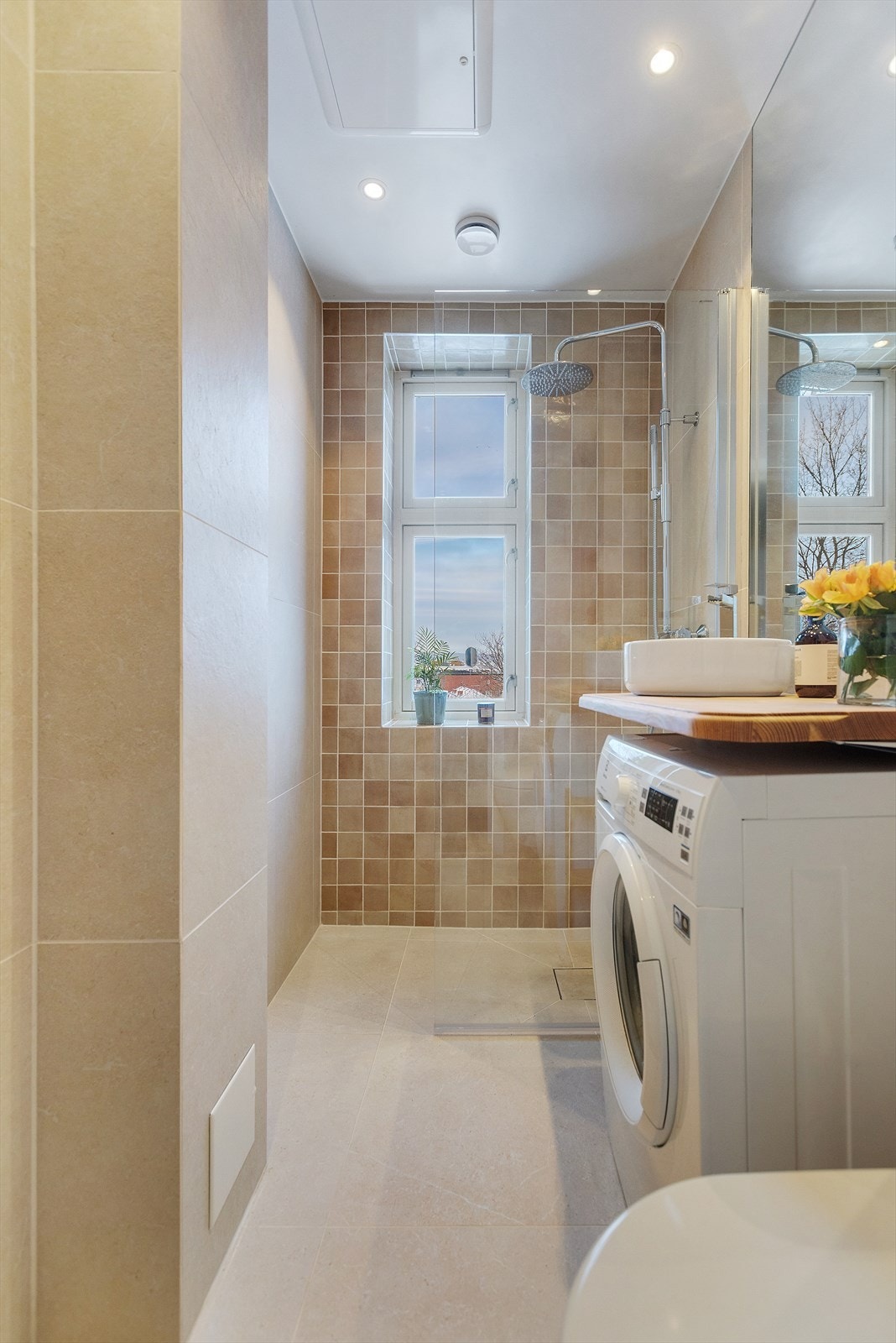 Badet ble pusset opp i 2021 og er levert av Fjell Bad og Flis. Galleribilde