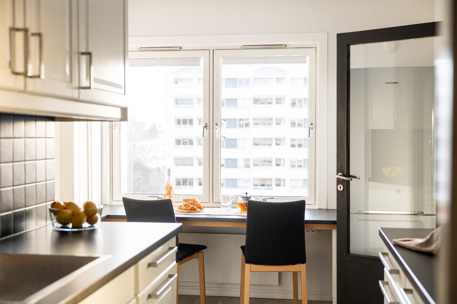 Lettveggen mellom kjøkkenet og stuen kan fjernes om det ønskes en mer åpen planløsning Galleribilde