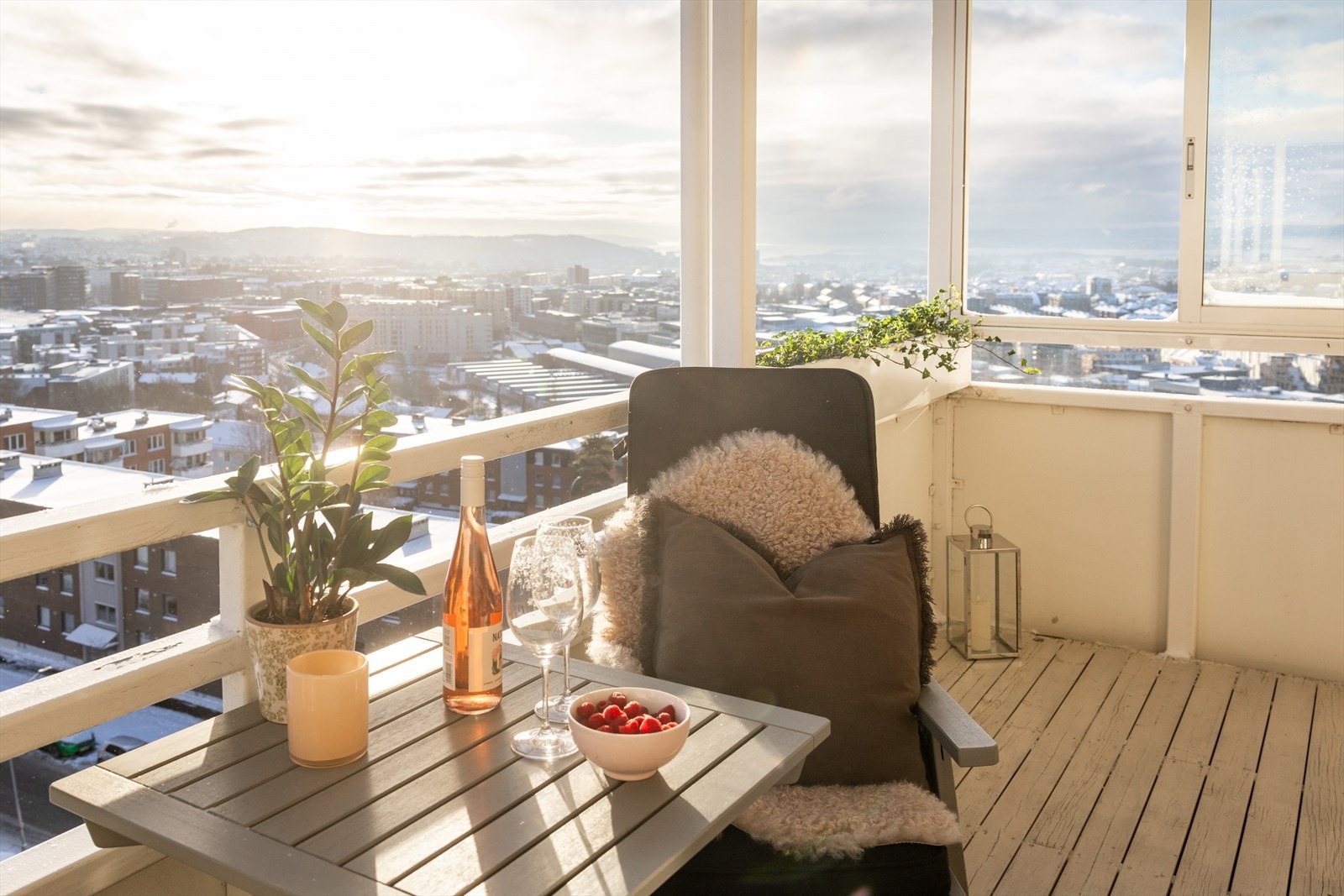 Nyt sol og utsikt fra 8.etg! Galleribilde