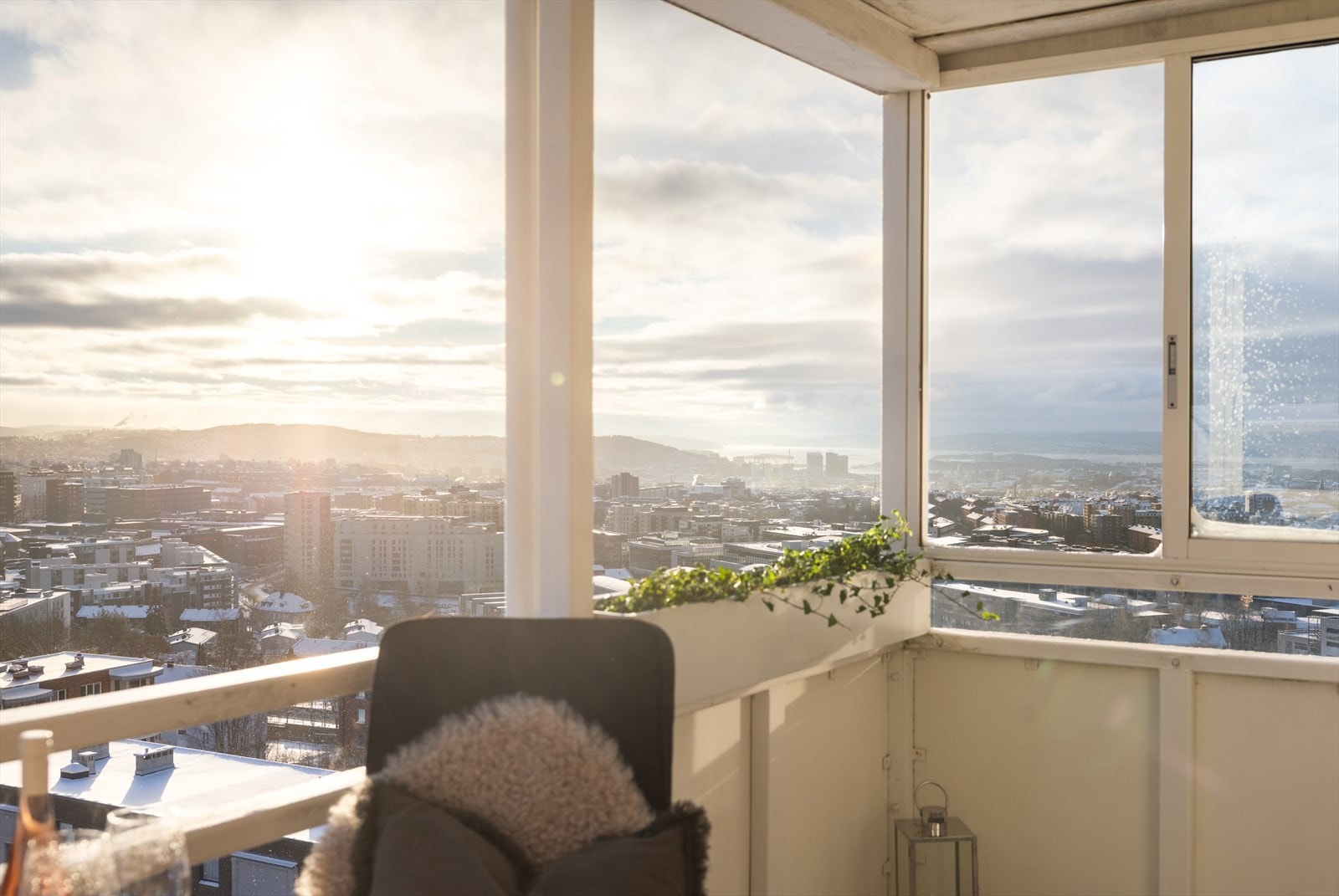 Det er gangavstand til Storo og Nydalen fra boligen. Galleribilde