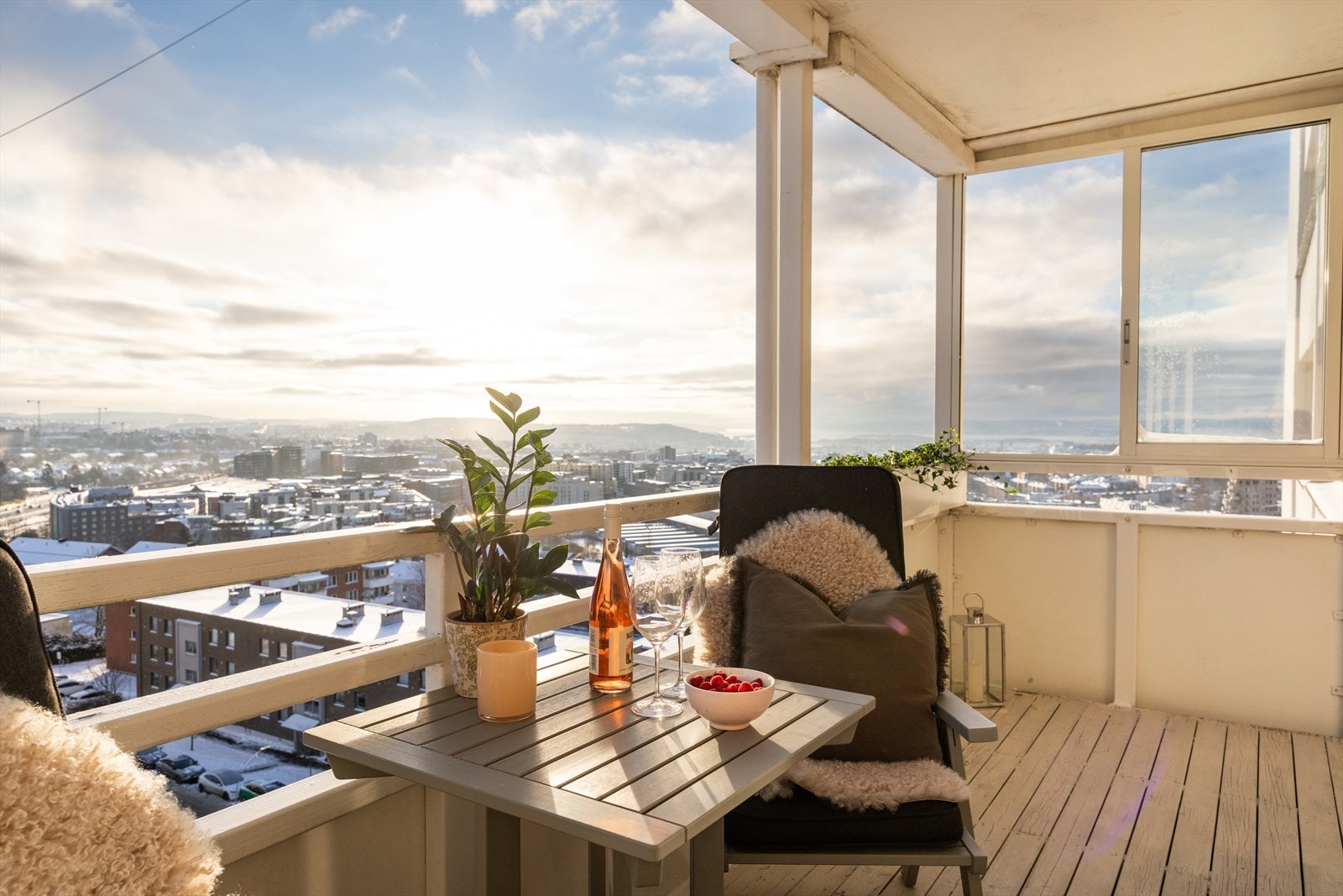 Balkongen har god plass til møblement og beplantning. Galleribilde