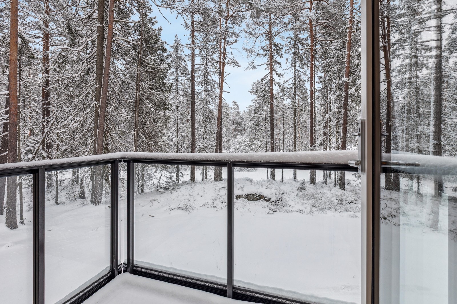 Fra hovedsoverommet er det utgang til en privat balkong på 2,5 kvm. Galleribilde