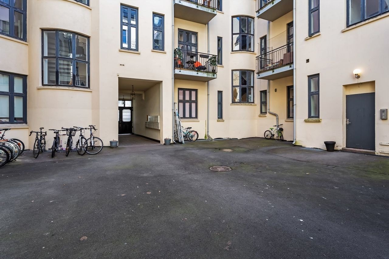 Sameiet har en lukket bakgård med sykkelparkering. Galleribilde