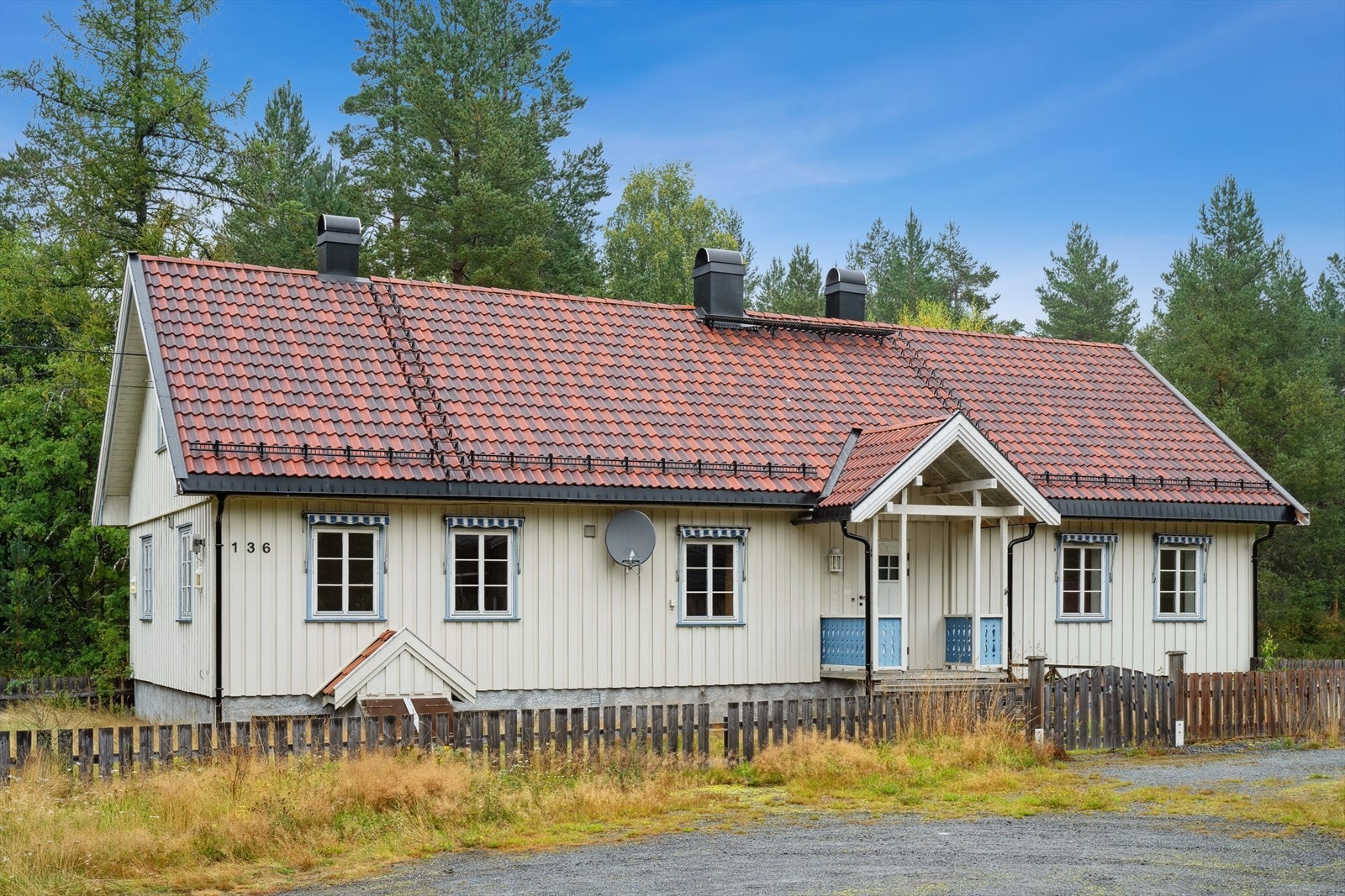 Steneplassen er en sjarmerende og mindre landbrukseiendom med idyllisk og landlig beliggenhet, samtidig som den ligger svært sentralt i Kongsberg. Galleribilde