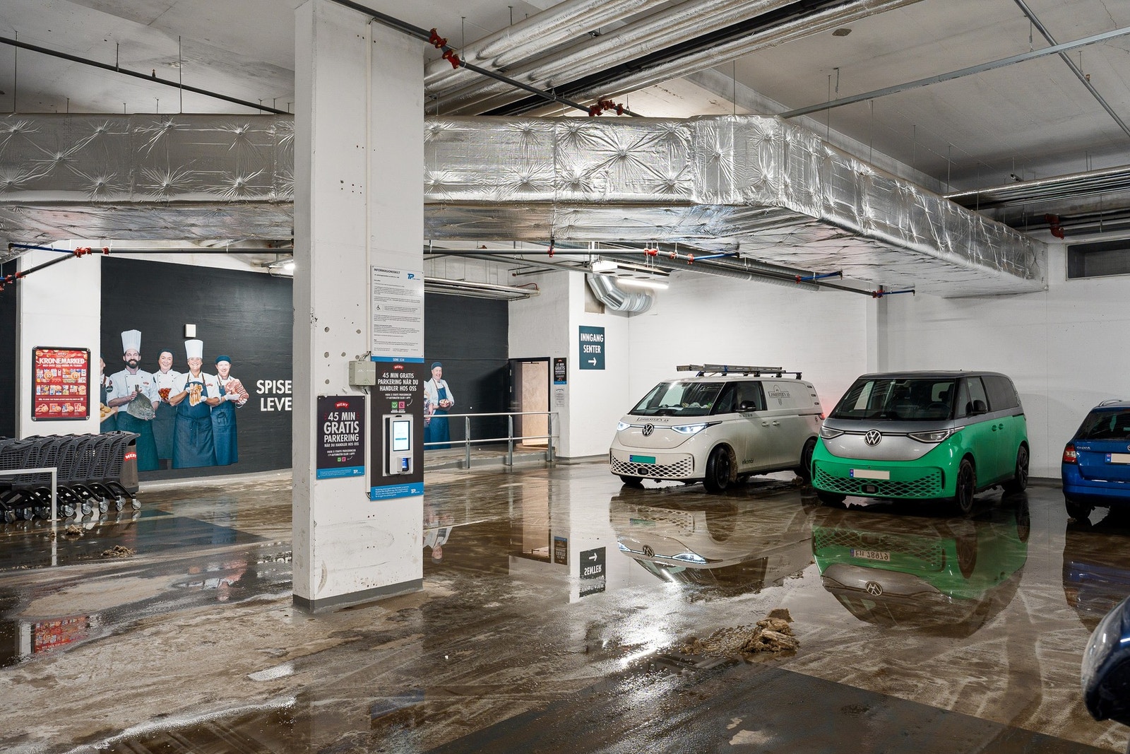 Direkte adkomst til Meny via garasjeanlegget. Galleribilde