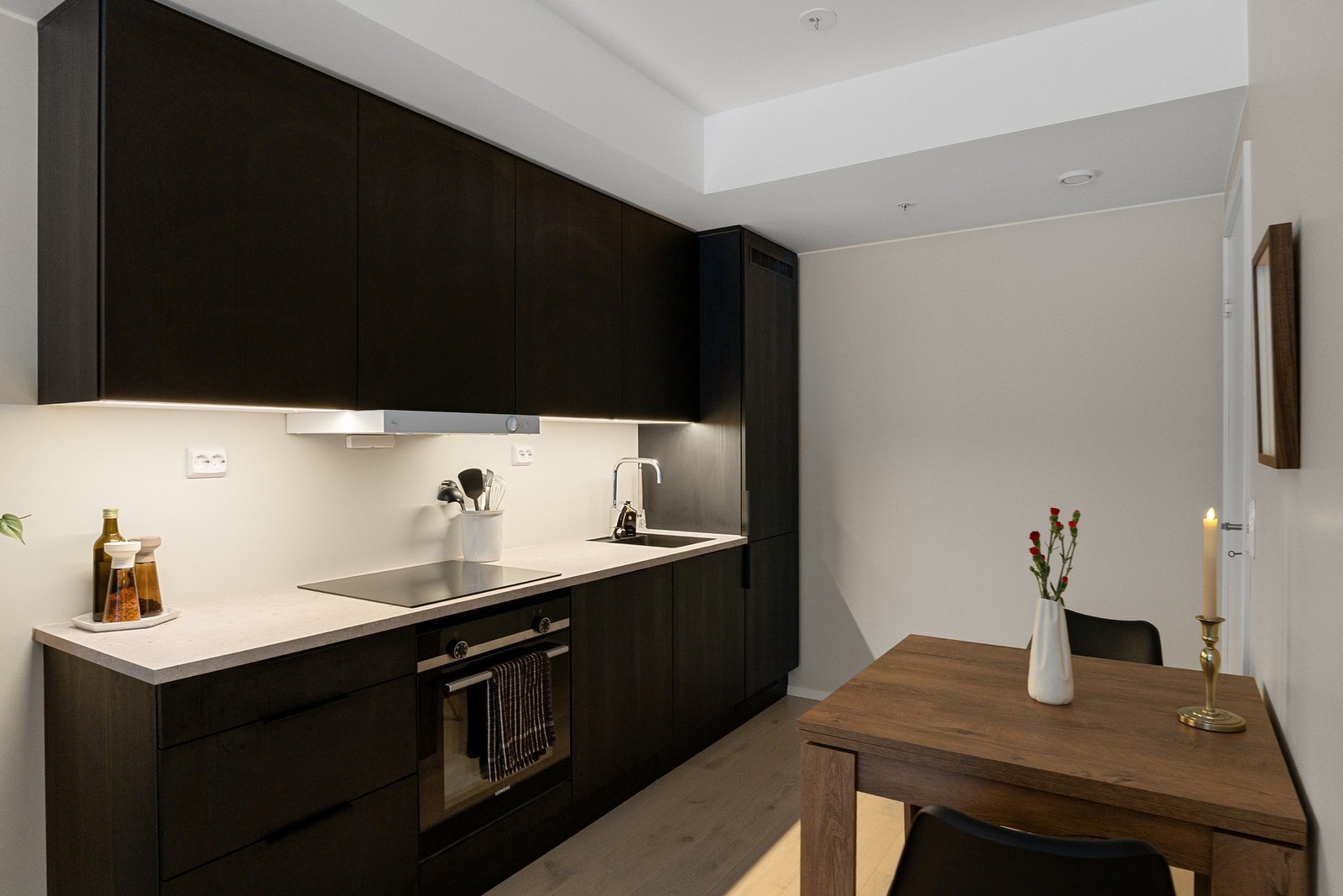 Ventilator med belysning. Lekkasjestopper og komfyrvakt. Galleribilde