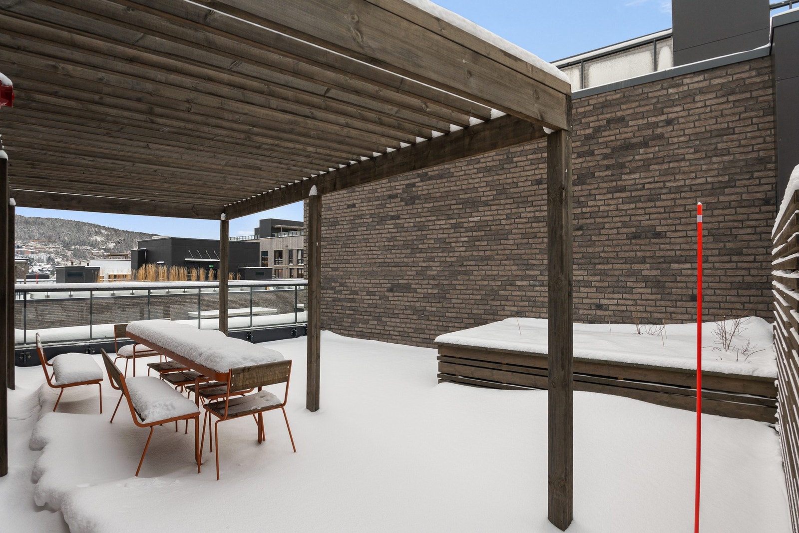 Hyggelige soner med beplantning og gode sittegrupper. Galleribilde