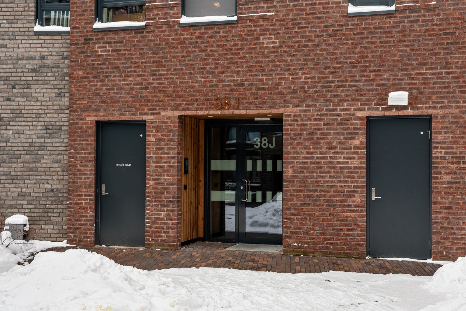 Inngang fra gateplan. Galleribilde