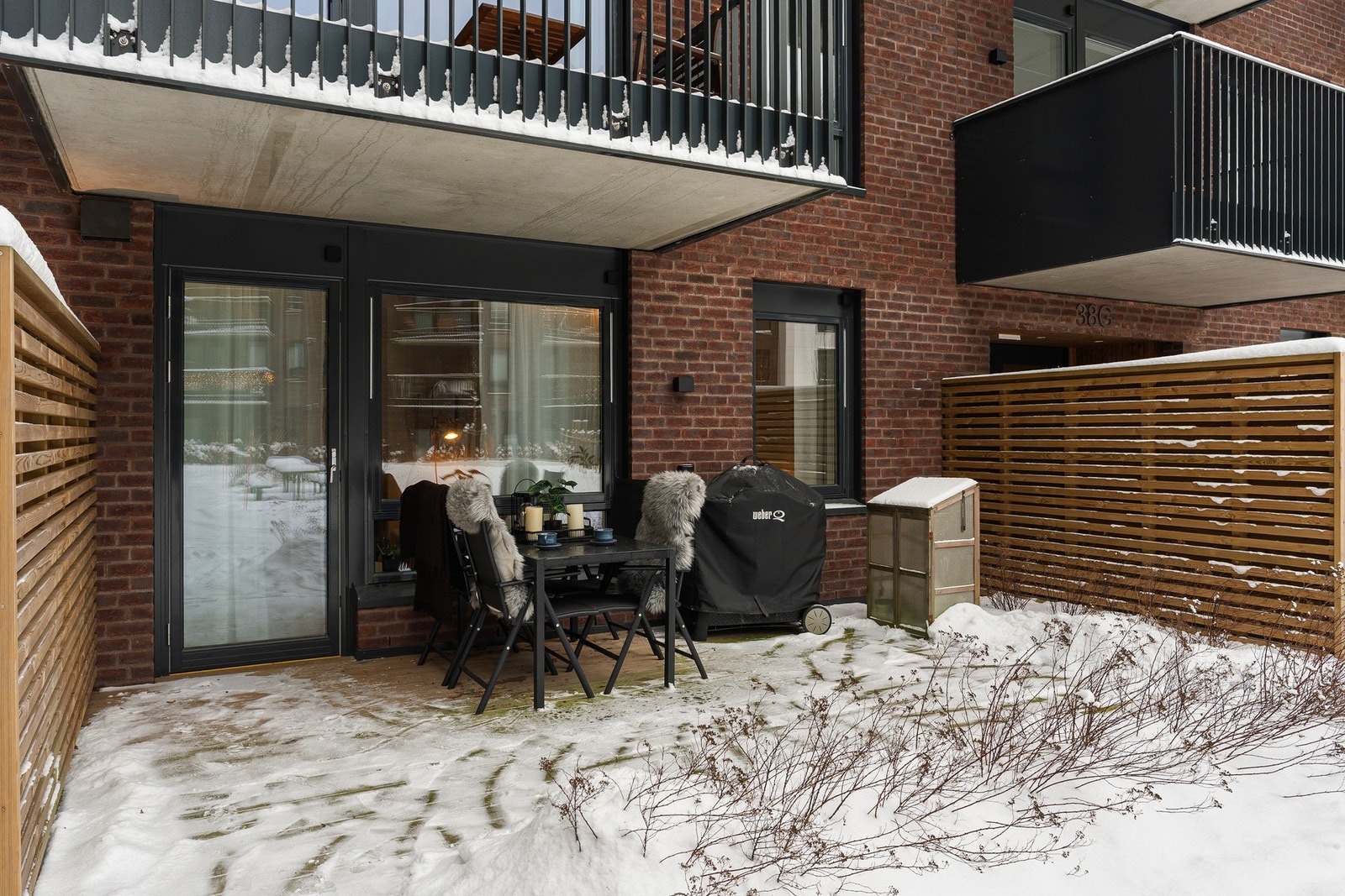 Solrik vestvendt terrasse på 15 m2. Galleribilde