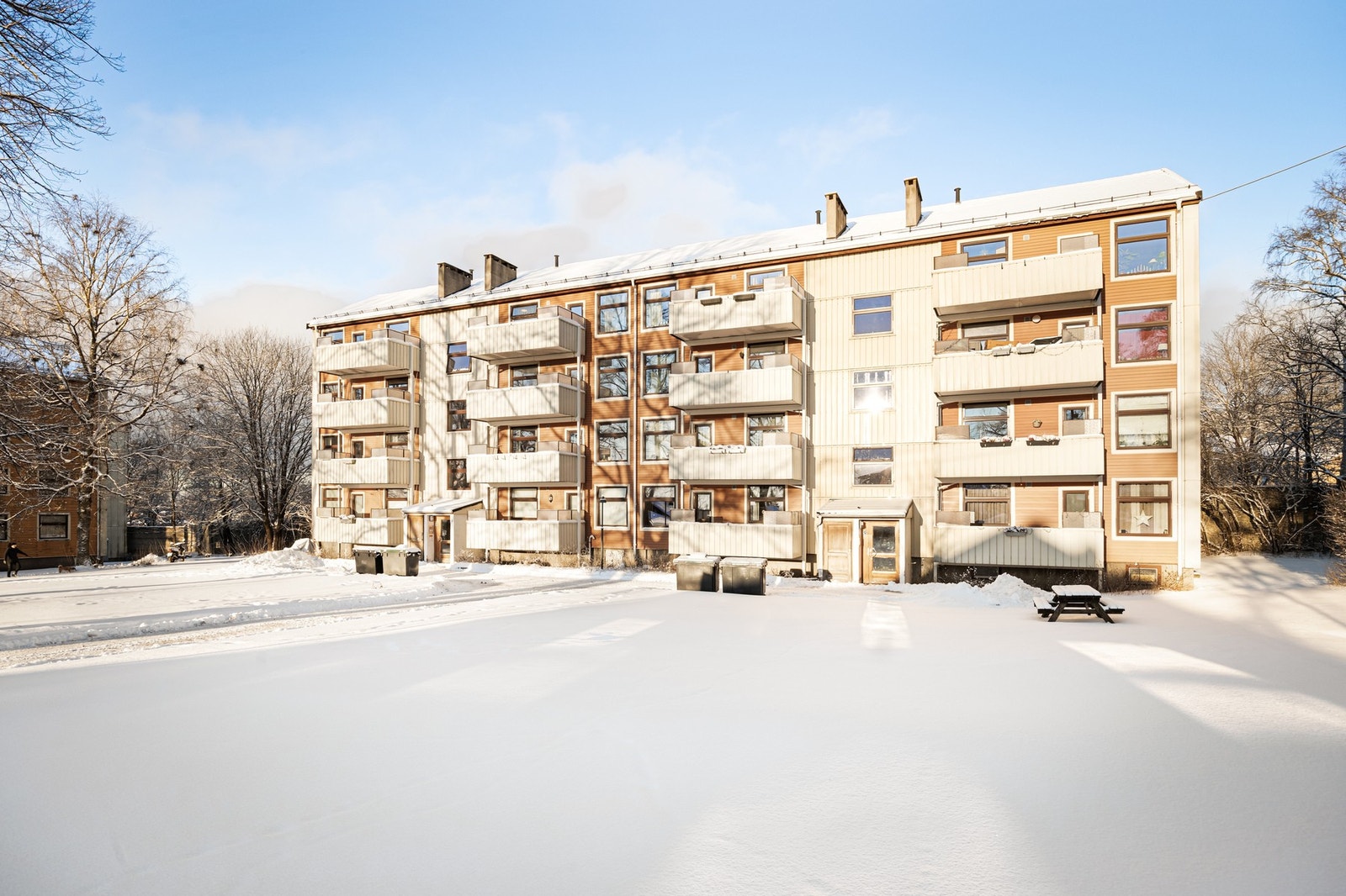 4 etasje boligblokk med kjeller og loft Galleribilde