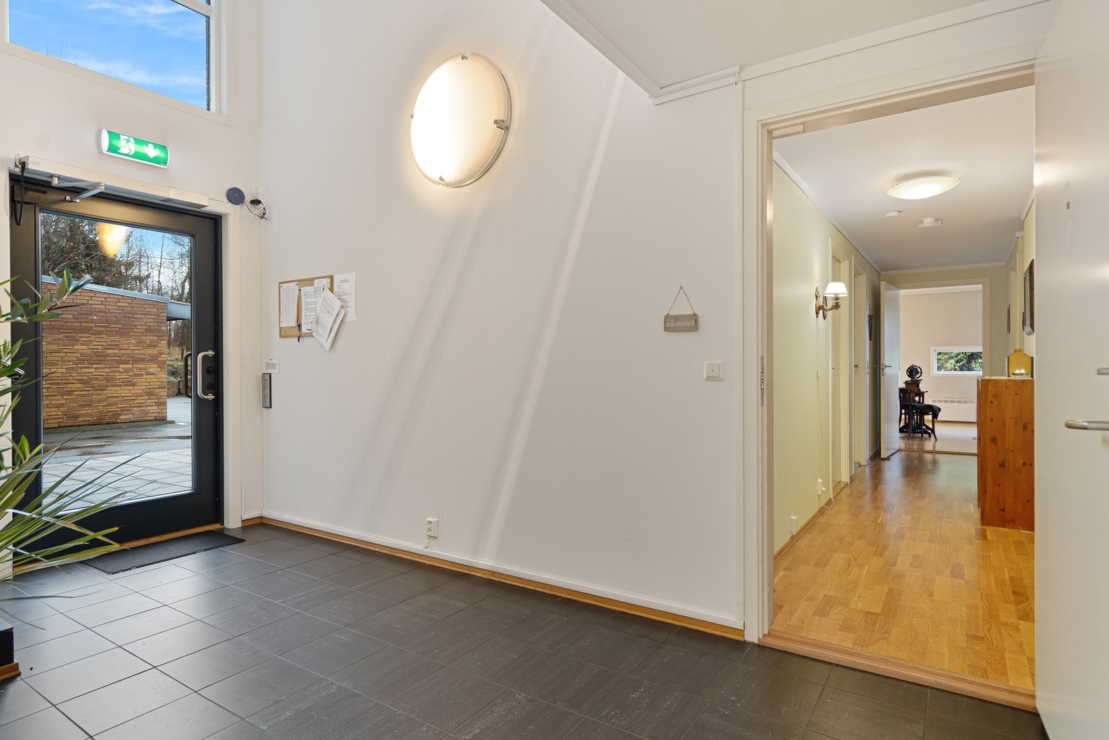 Felles gang med heis Galleribilde