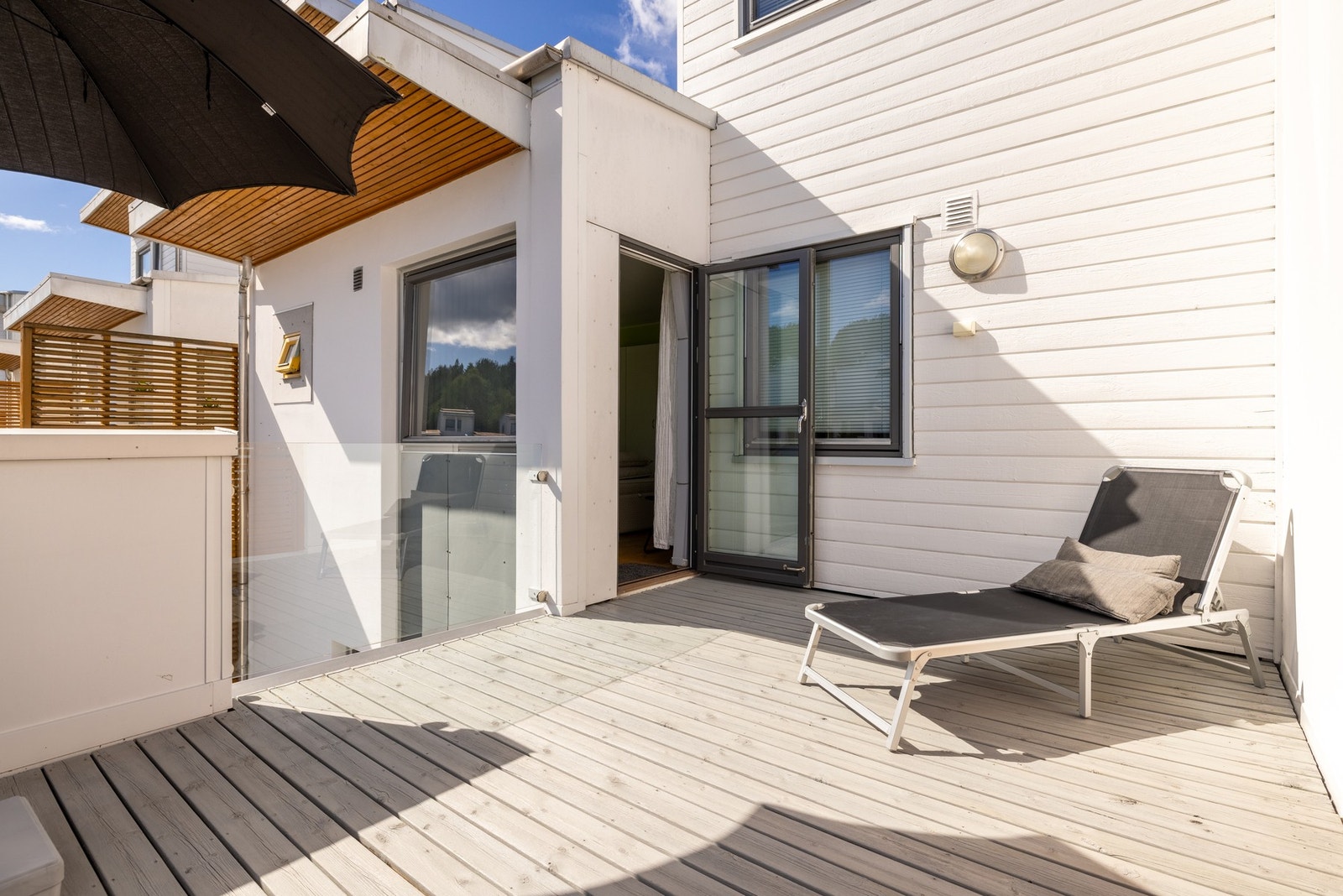 Eller nyte late dager på solsengen. Galleribilde