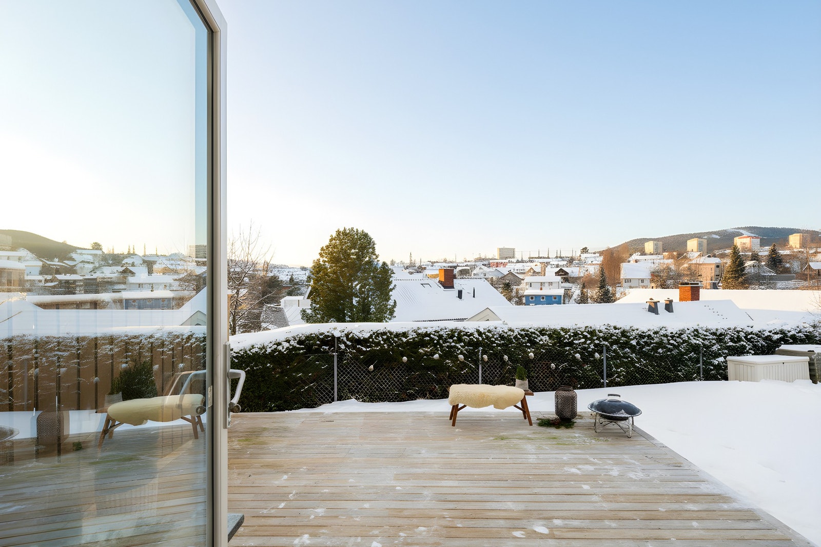 Dette er et innbydende og innholdsrikt enderekkehus med en veletablert og attraktiv beliggenhet på Risløkka. Galleribilde