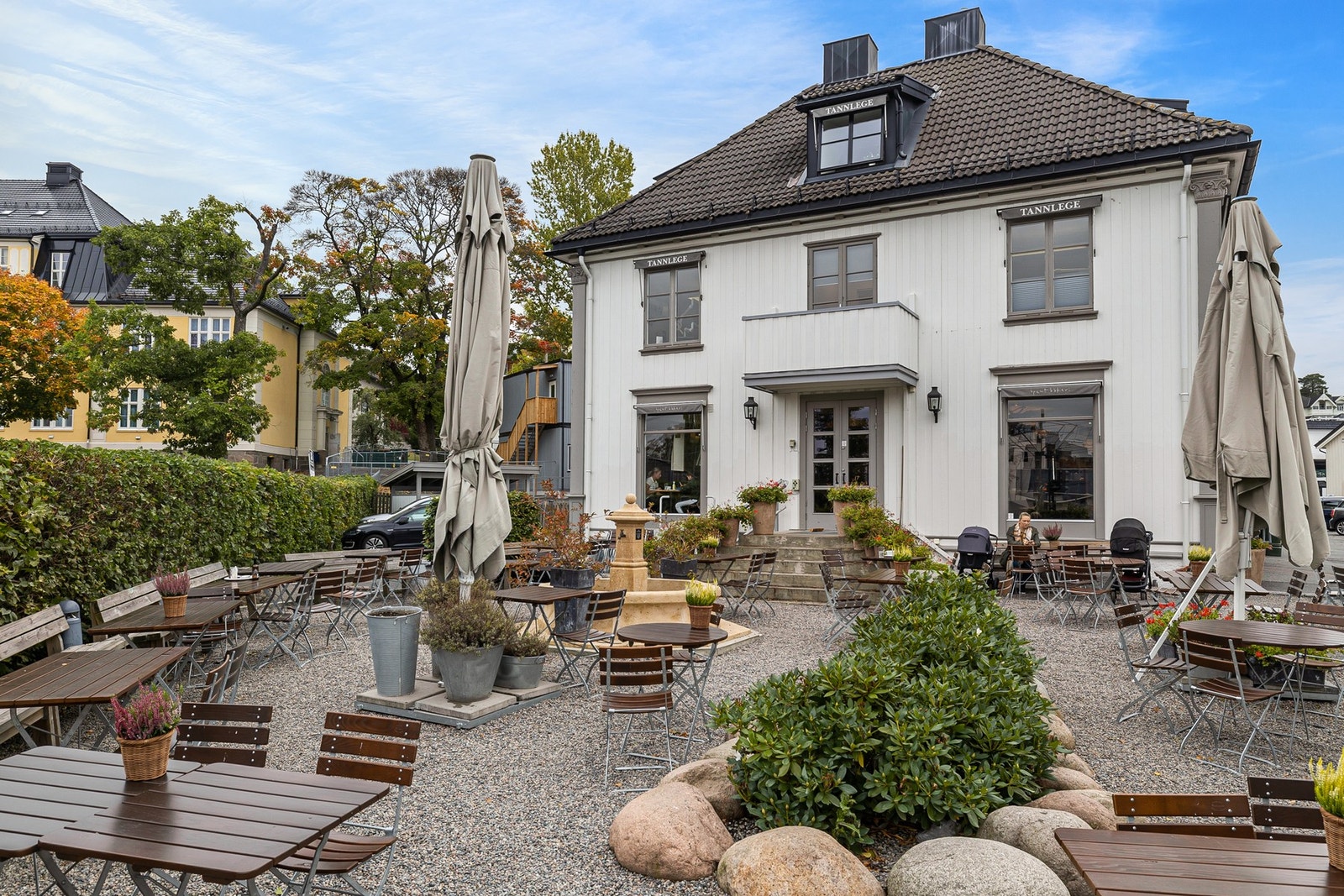 Meget attraktiv beliggenhet på Bekkelaget, rett ved Holtet, som har blitt et populært samlingspunkt i området. Galleribilde