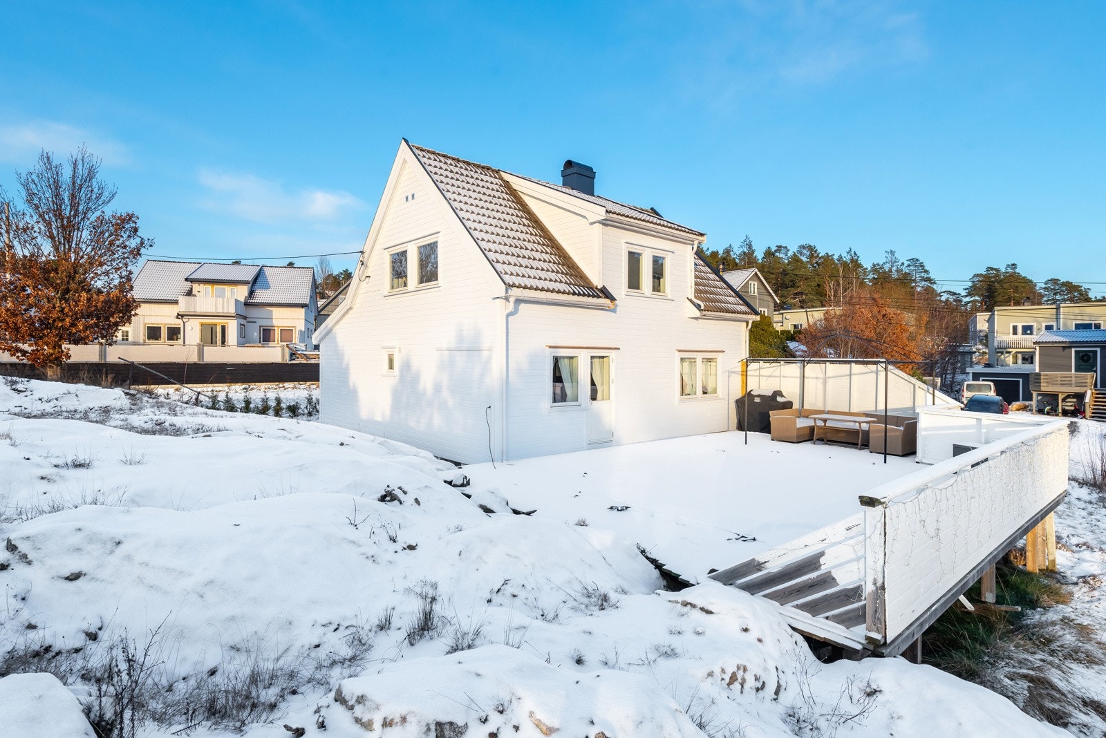 Terrassen er av meget god størrelse, utsjenert og har fine møbleringsmuligheter. Galleribilde