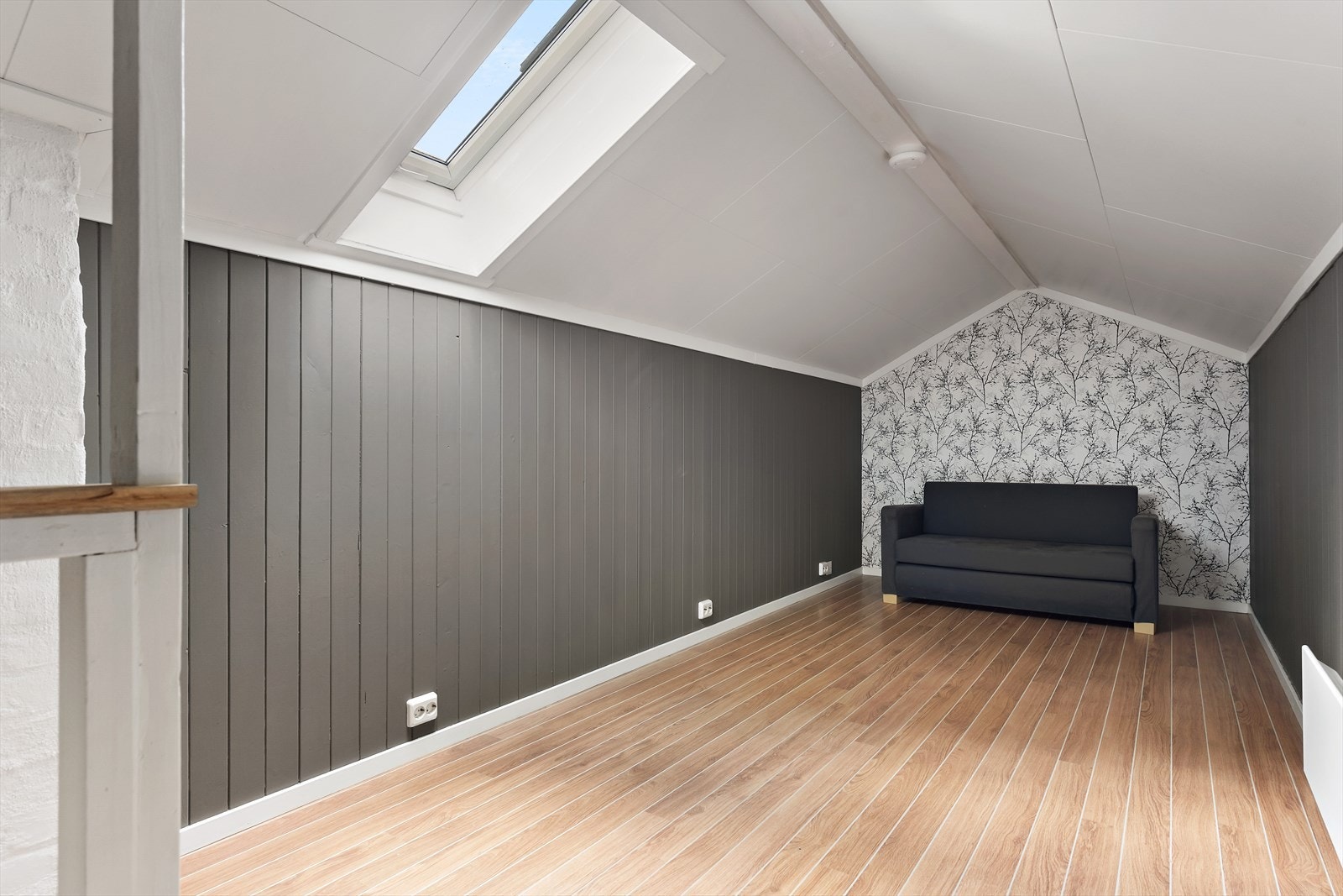 Rommet er benyttet som en ekstra tv-stue og hobbyrom (ikke søkt godkjent) Galleribilde