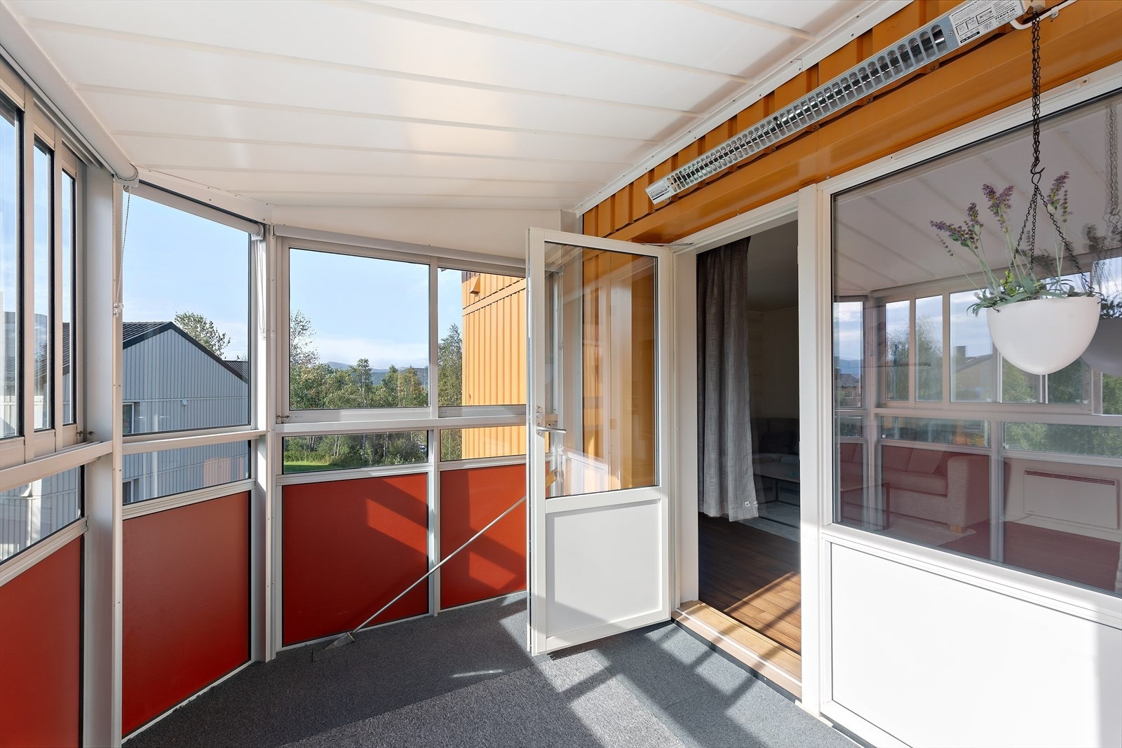 Fellesgangene er oppmalte og lagt flisegulv som gir et trivelig førsteinntrykk. Galleribilde