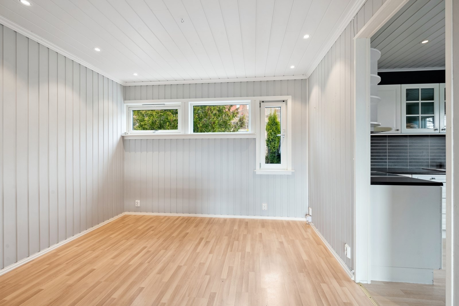 God plass til en spisestue for å samle familien. Galleribilde