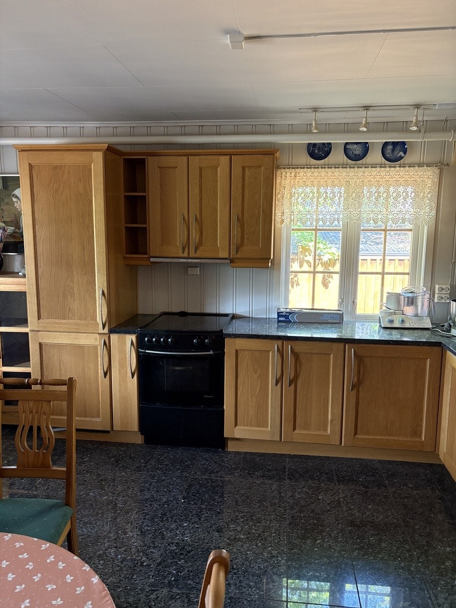 Komplett kjøkken, alt utstyr medfølger Galleribilde