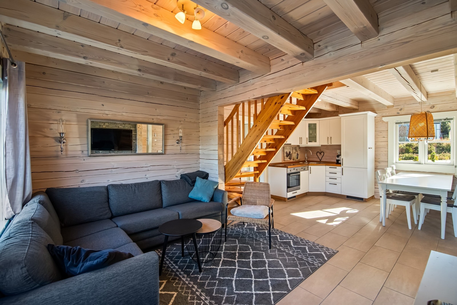 Åpen stue/kjøkkenløsning med flere soner Galleribilde