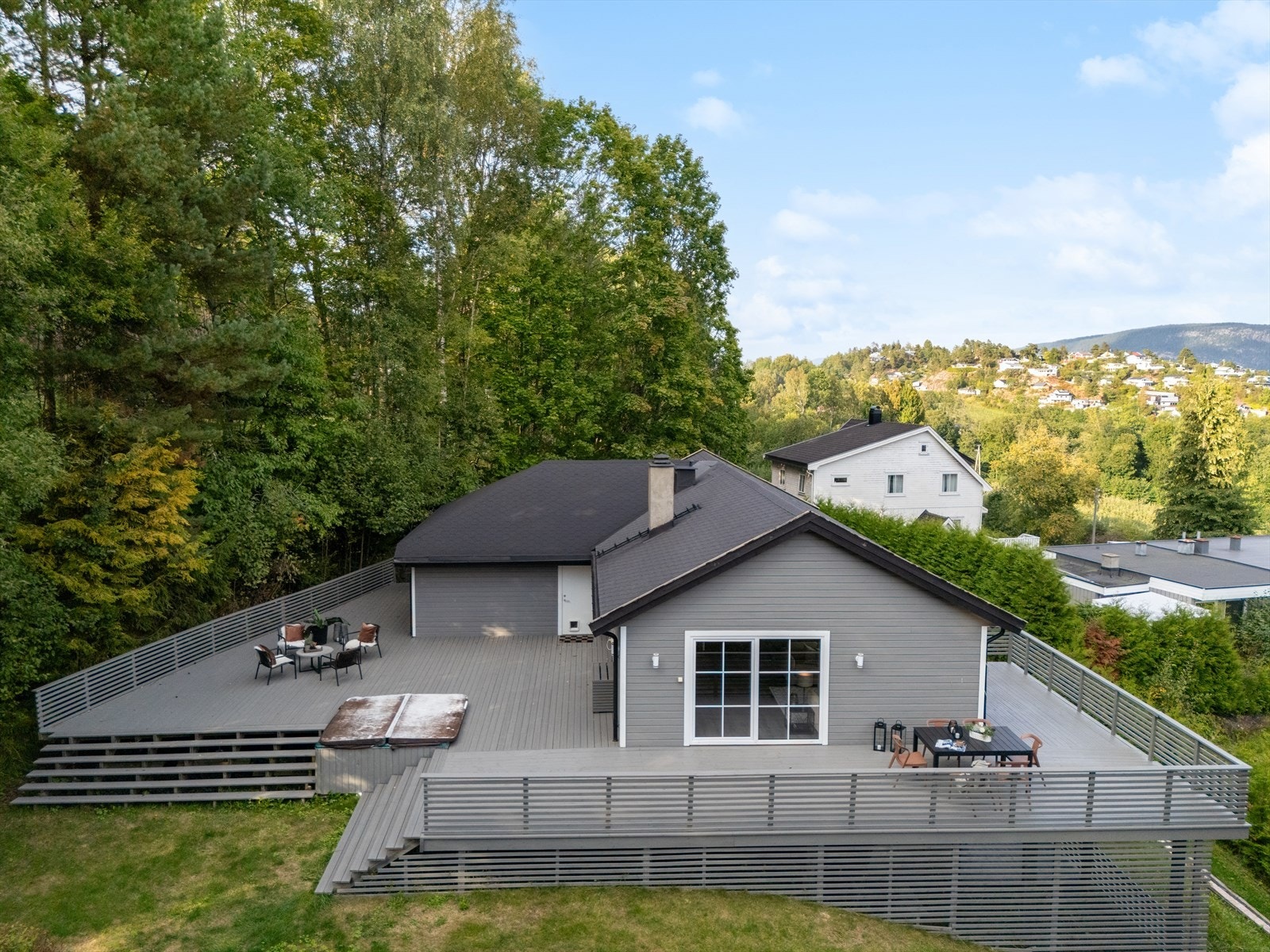 Enebolig over to plan fra 1976. Galleribilde