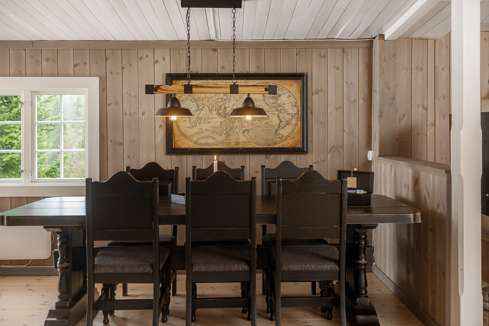 Et naturlig samlingspunkt for gode måltider og samtaler. Galleribilde