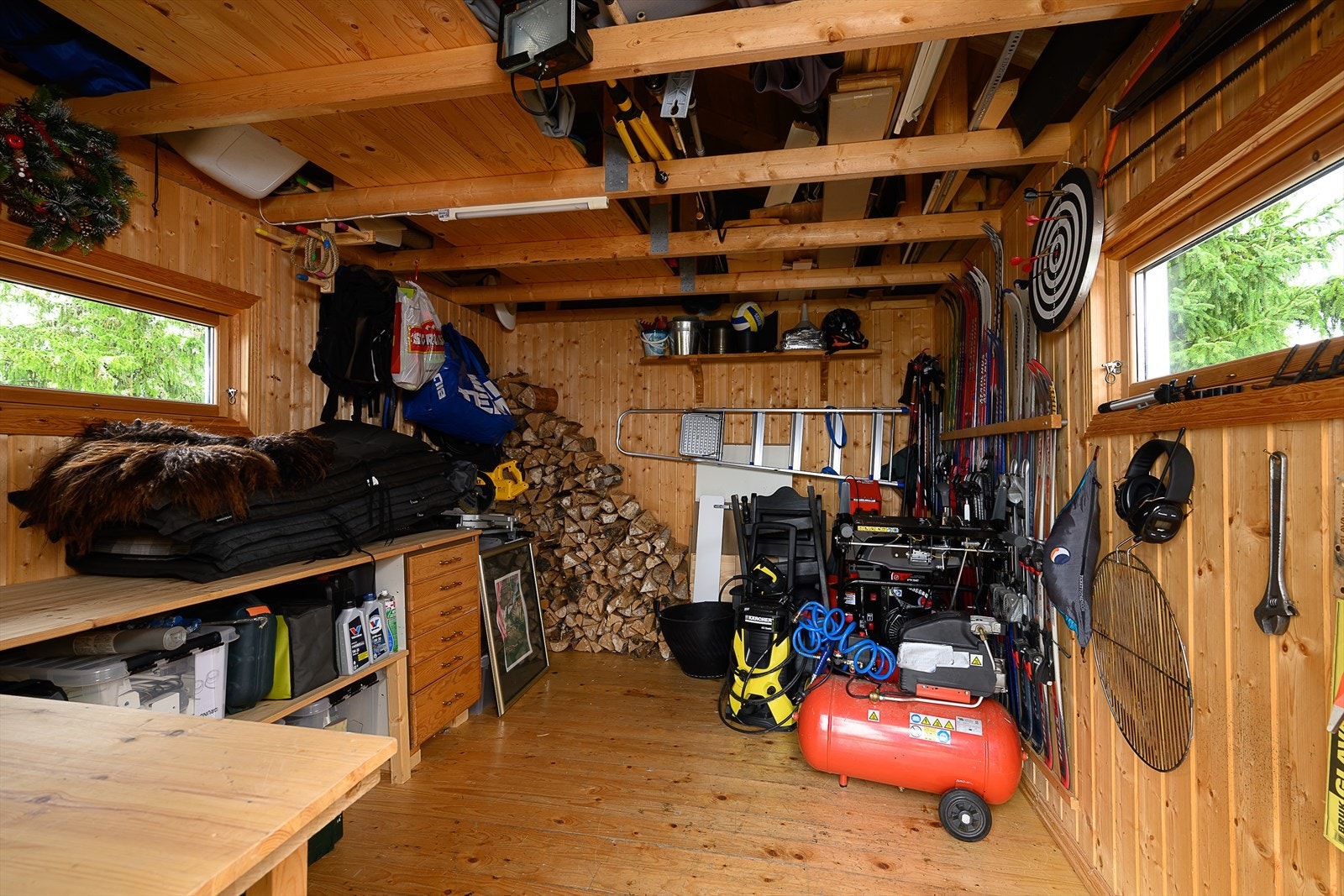 Praktisk uthus for ekstra oppbevaring. Galleribilde