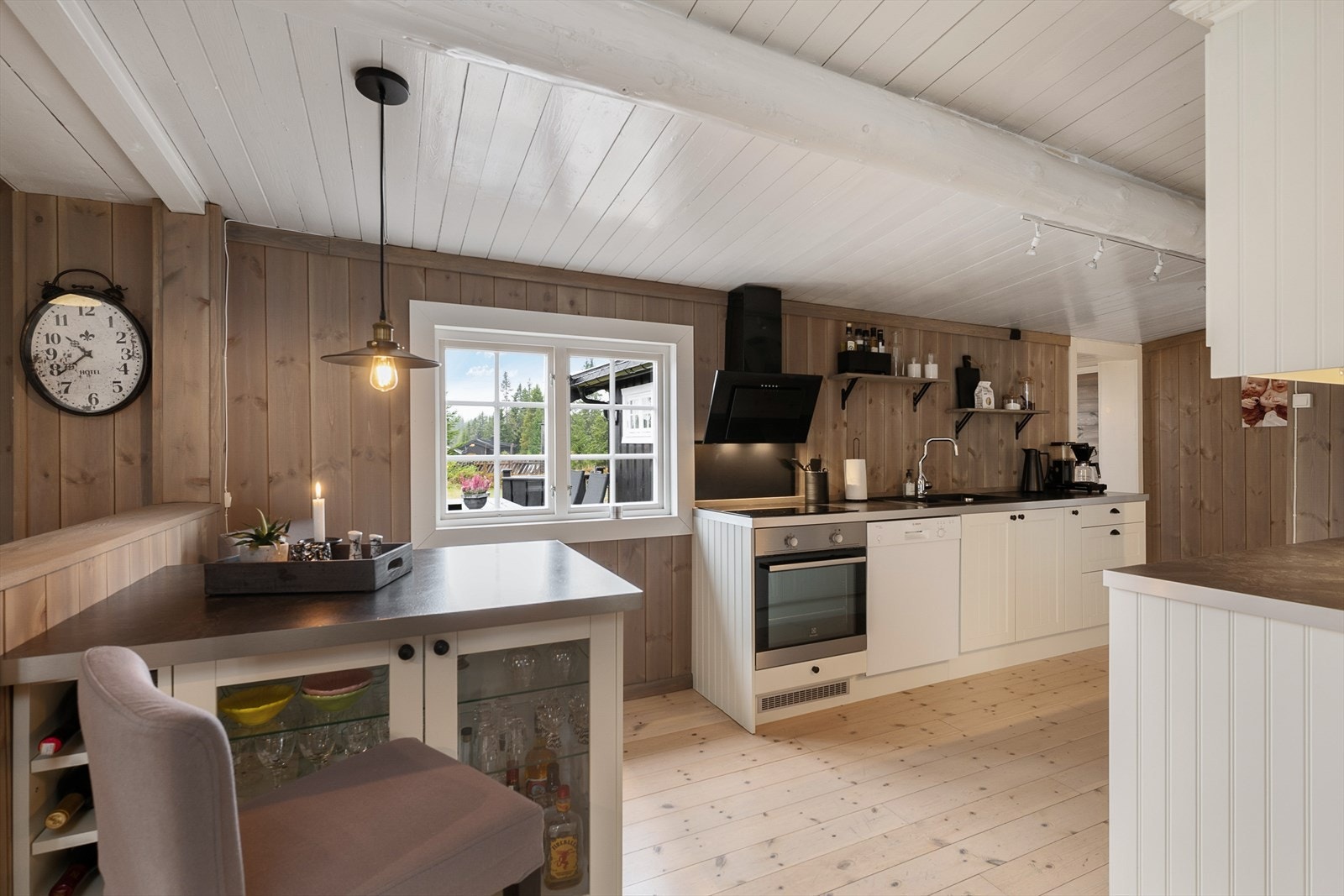 Romslig, godt og funksjonelt kjøkken. Galleribilde