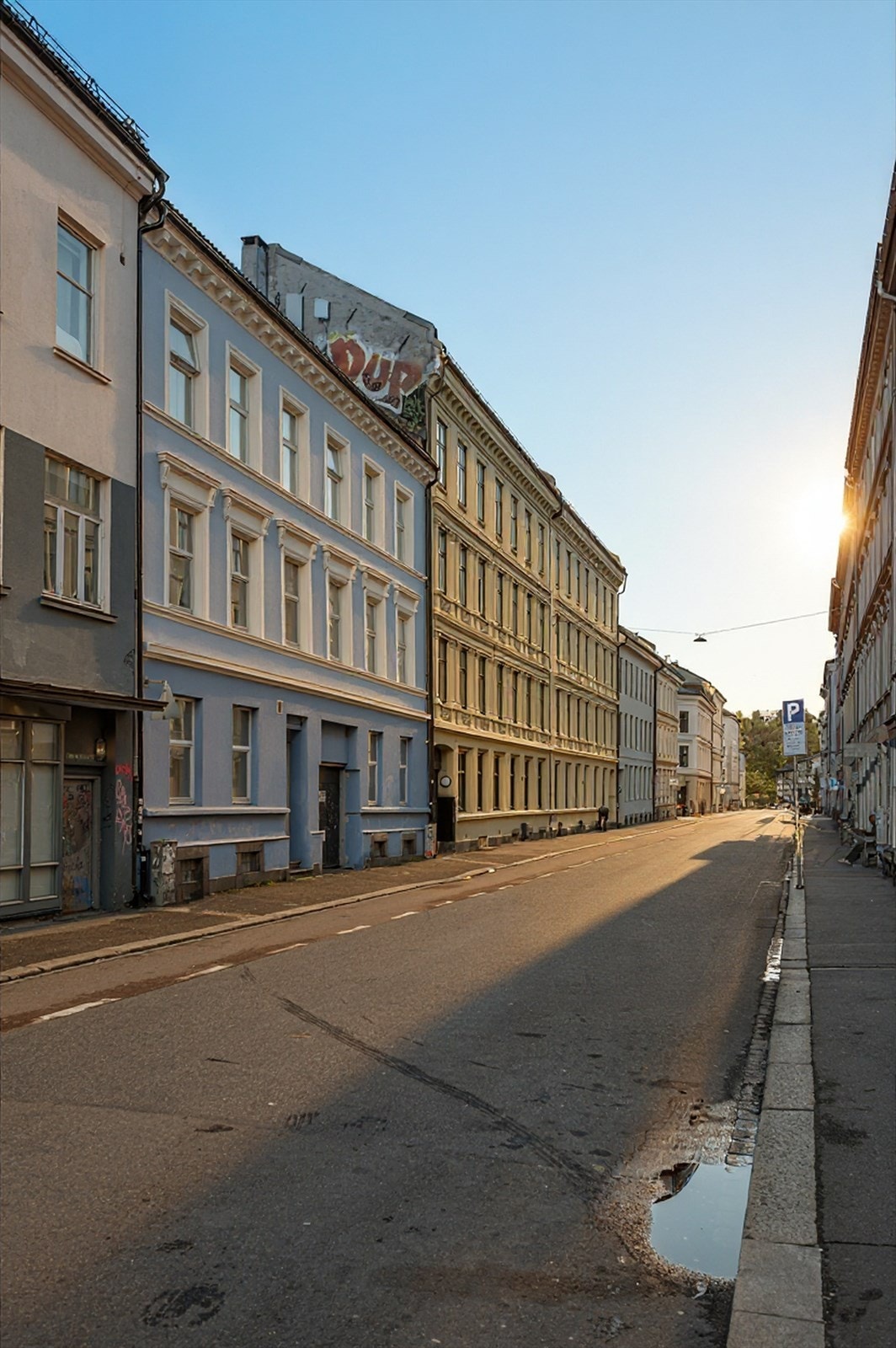 Sameiets bygg er malt i en nydelig blåfarge som lyser opp Grünerløkkas gater. Renovering av fasaden ble gjennomført i 2022. Galleribilde