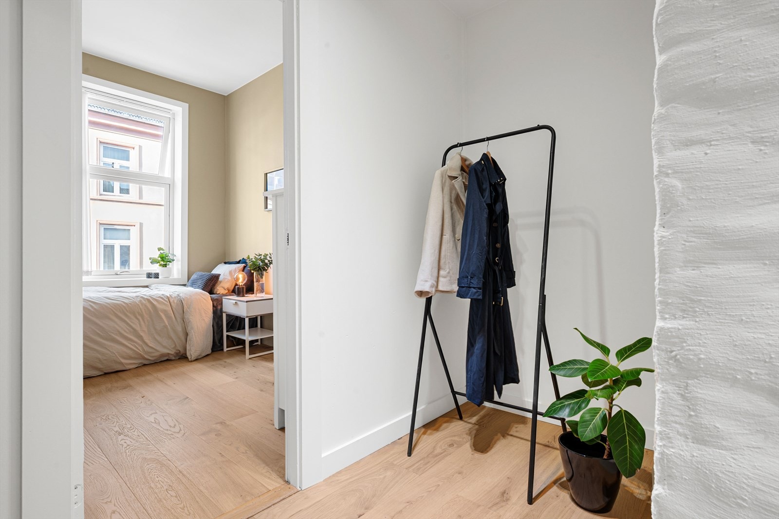 Leilighetens andre soverom ligger vegg i vegg med hovedsoverommet. Galleribilde