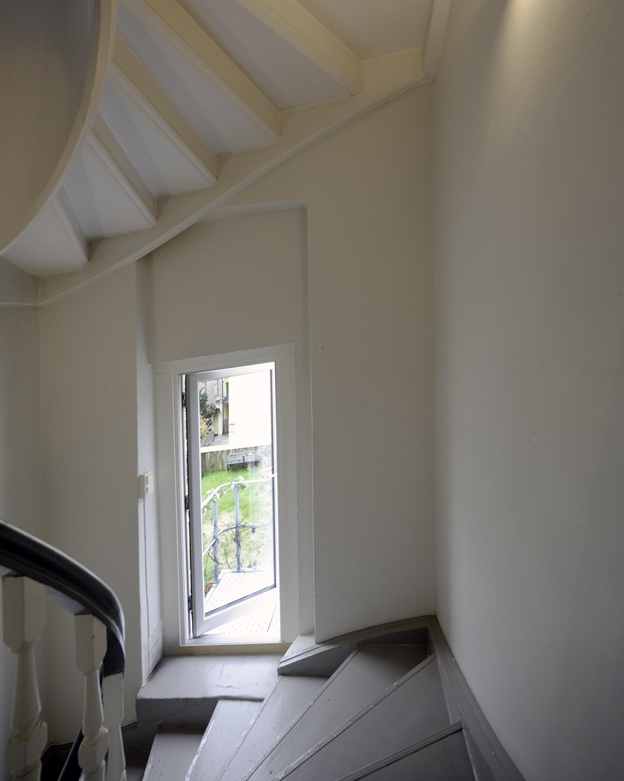 Bare en halv trapp ned fra leiligheten er det adkomst til sameiets felles takhage. Galleribilde