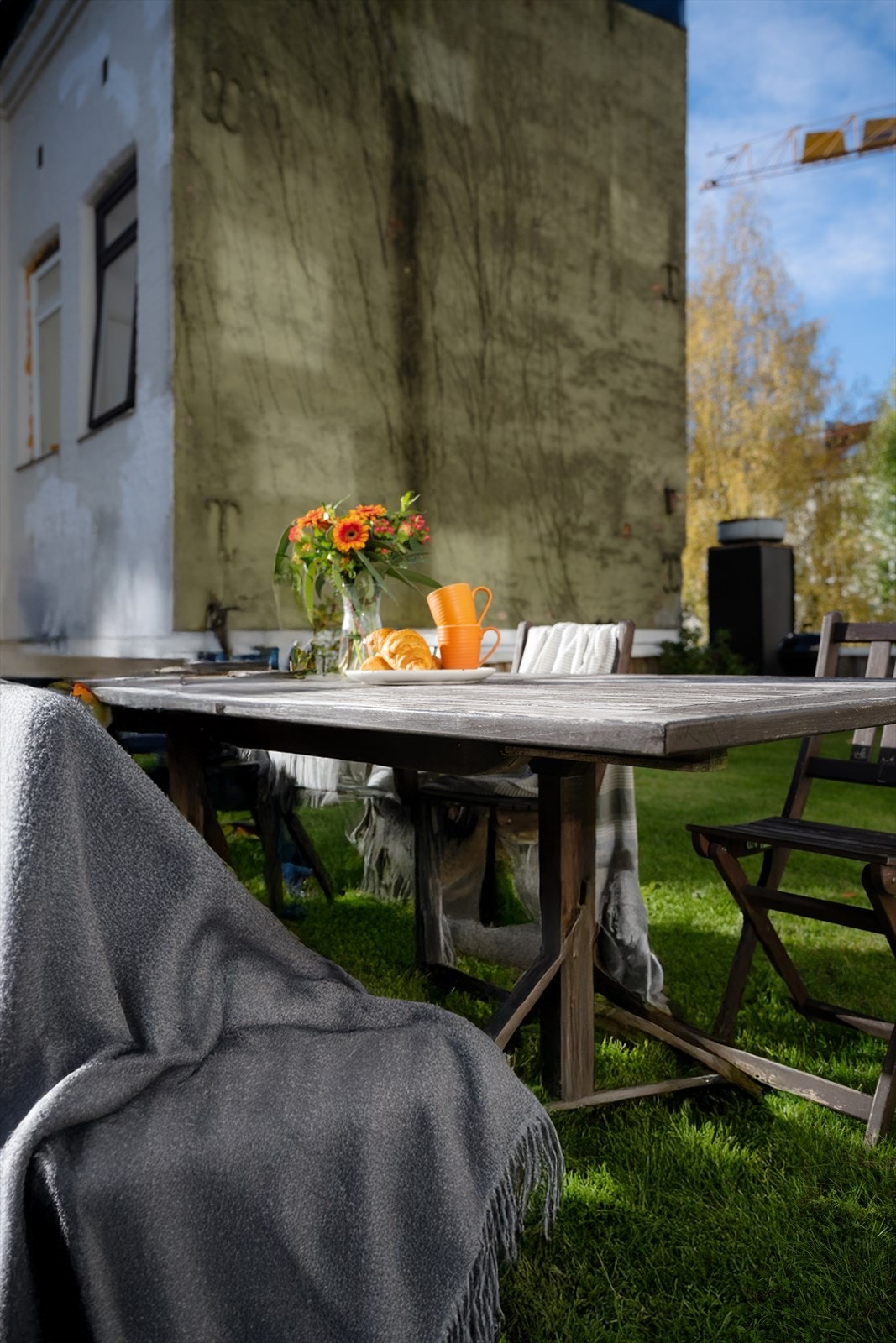 Her kan du invitere venner og familie på hyggelig lunsj eller middag ute i solen. Galleribilde