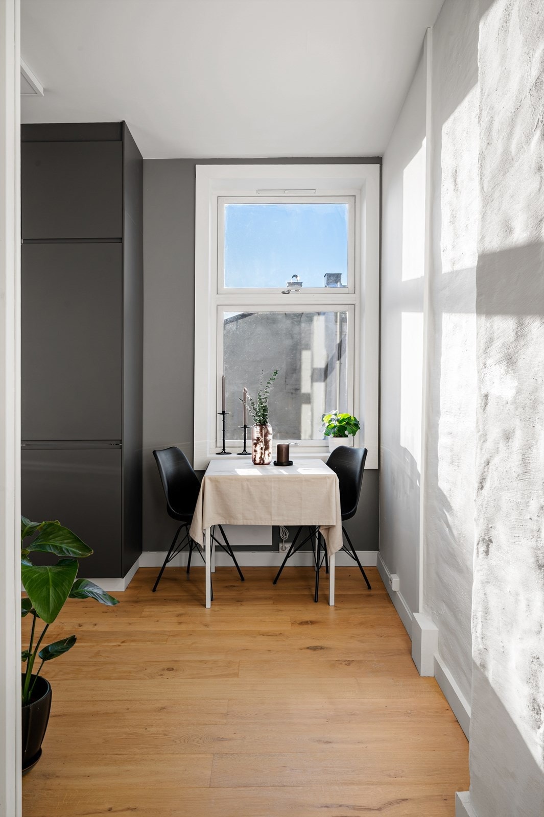 Perfekt plass til et hyggelig frokostbord. Galleribilde