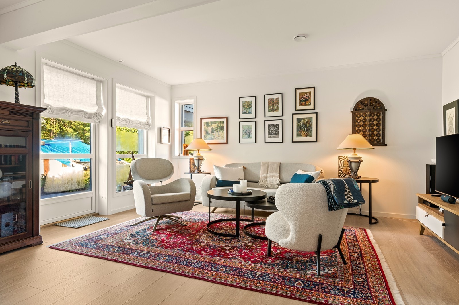 Koselig stue med utgang til terrasse. Galleribilde