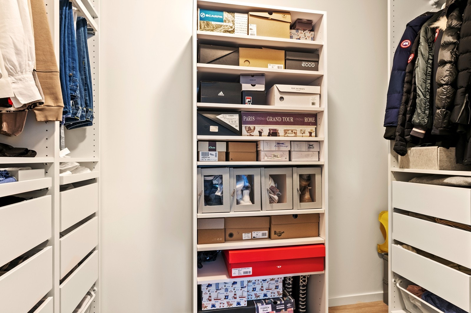 Bod med plass til oppbevaring. Galleribilde