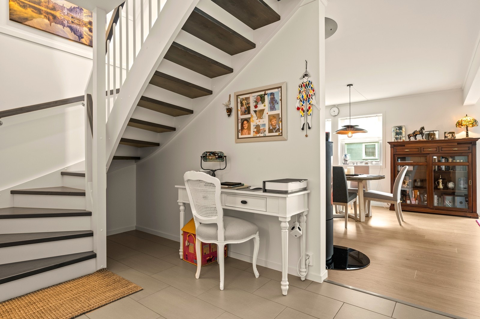 8 Trappoppgang til 2.etasje. Galleribilde