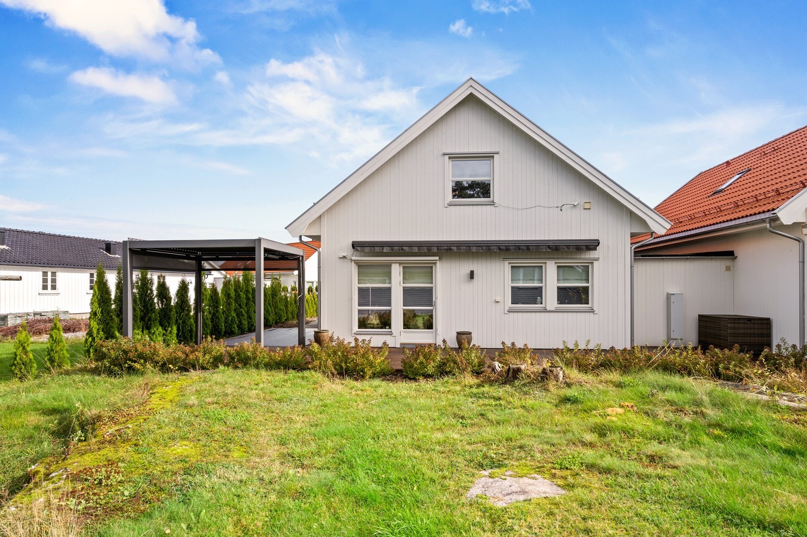 Eiendommen ligger i et etablert boligområde på Hafslundsøy. Galleribilde