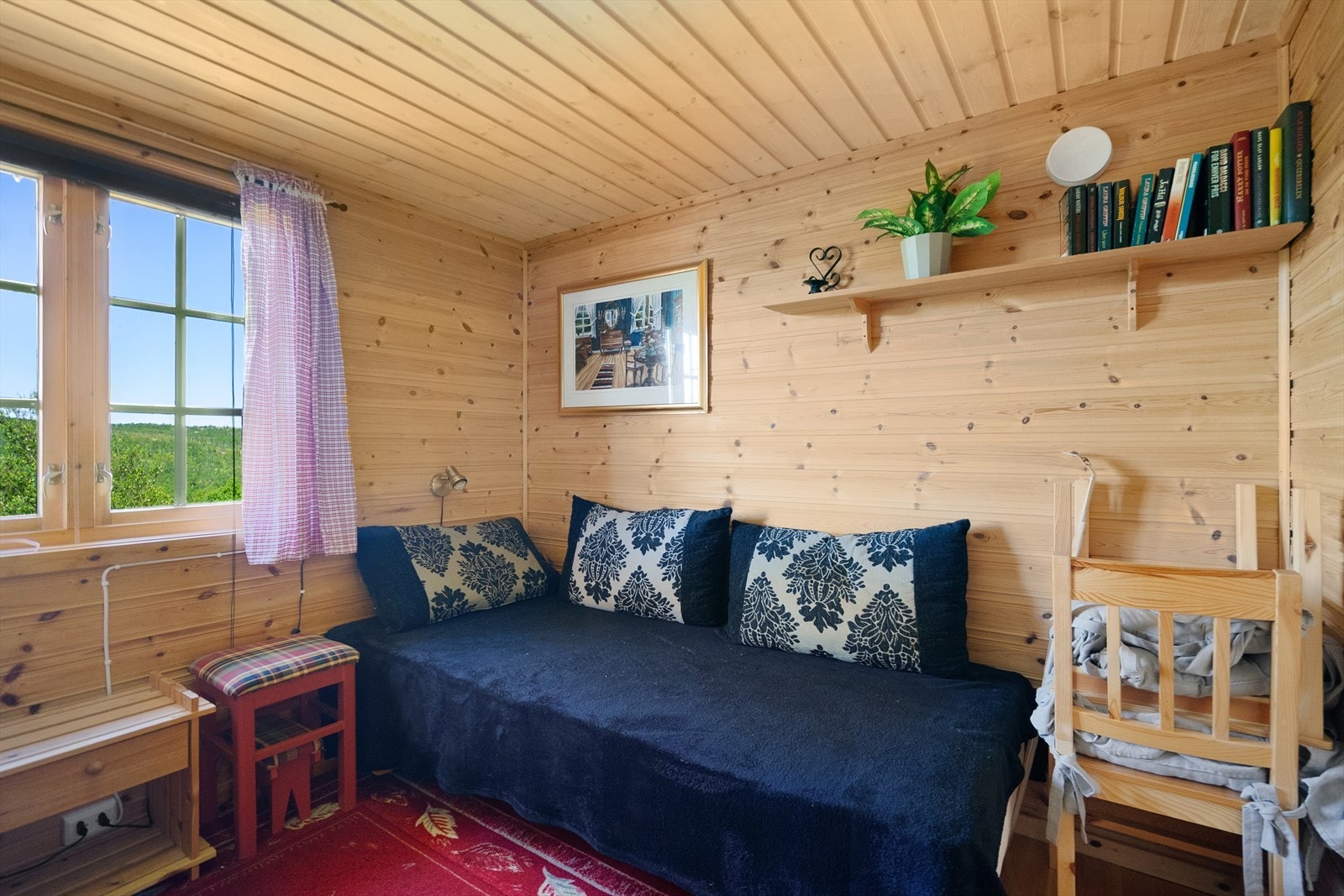 Soverom 1 - Gode muligheter til å lage praktiske løsninger etter behov Galleribilde