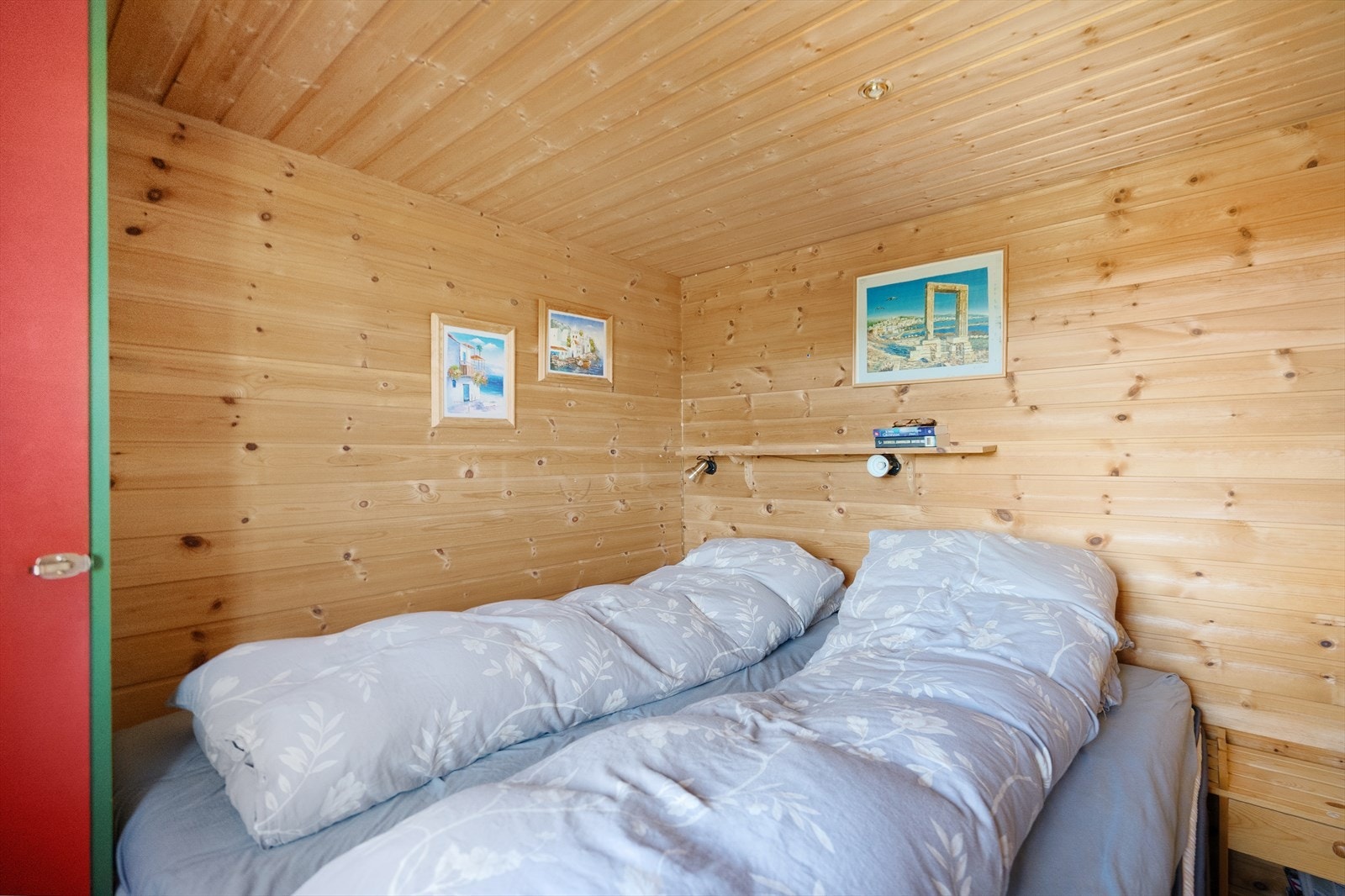 Soverom 2 - Plass til seng, nattbord og skap Galleribilde