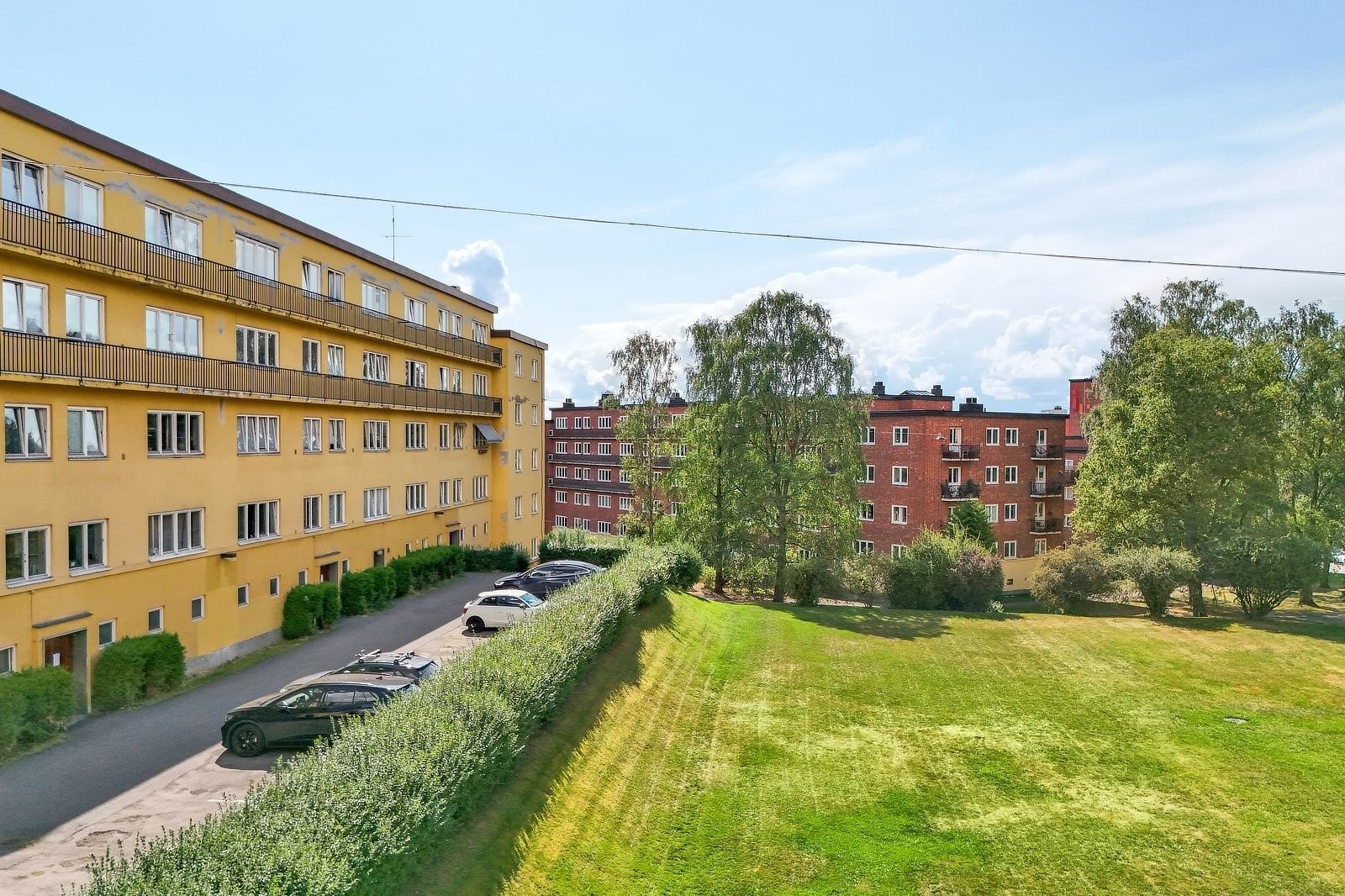 Store grøntområder gir rom for avslapning og hyggelige sammenkomster på varme sommerdager. Galleribilde