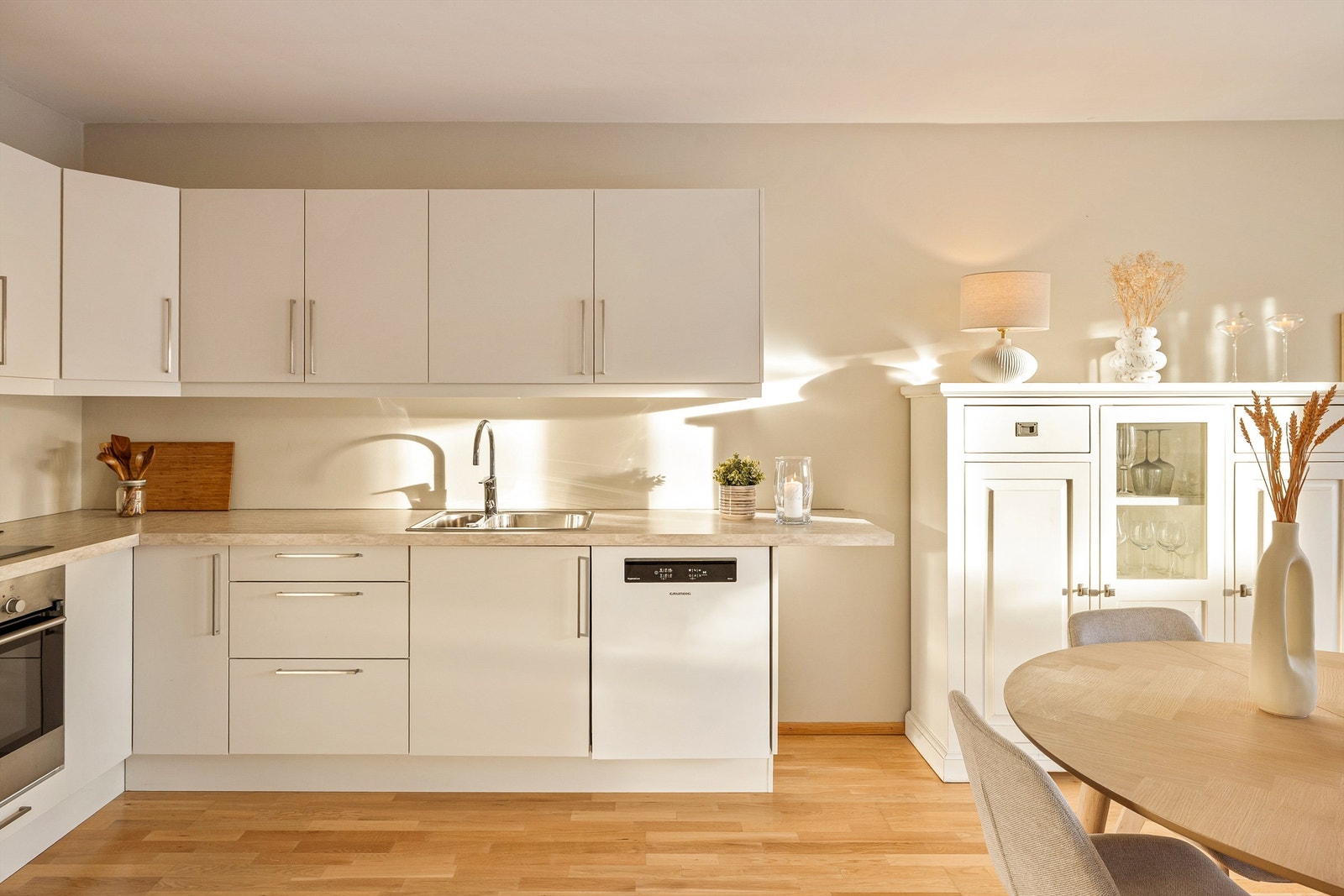 God skap- og benkeplass Galleribilde