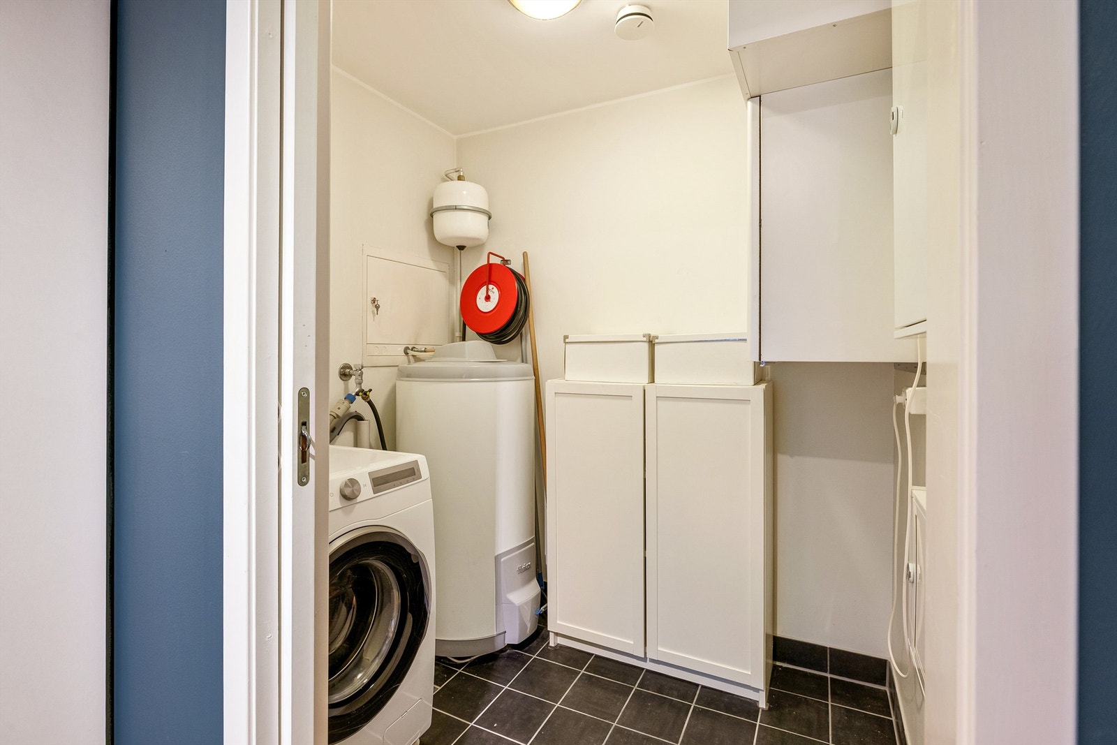 Praktisk separat vaskerom Galleribilde