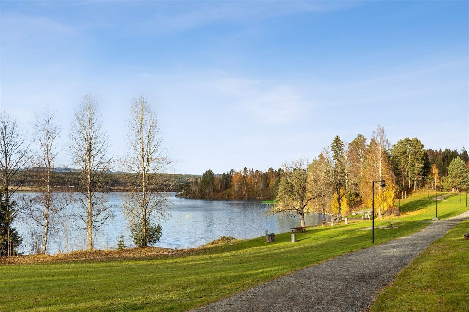 Boligen har nærhet til både badeplasser og flott helårs turområde med merkede turstier og oppkjørte skiløyper. Galleribilde