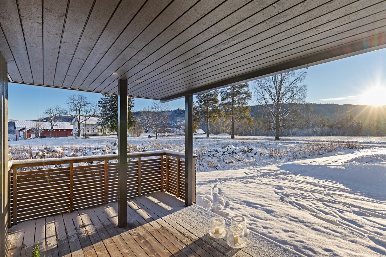 Uteplass som inviterer til hyggelige stunder. Galleribilde