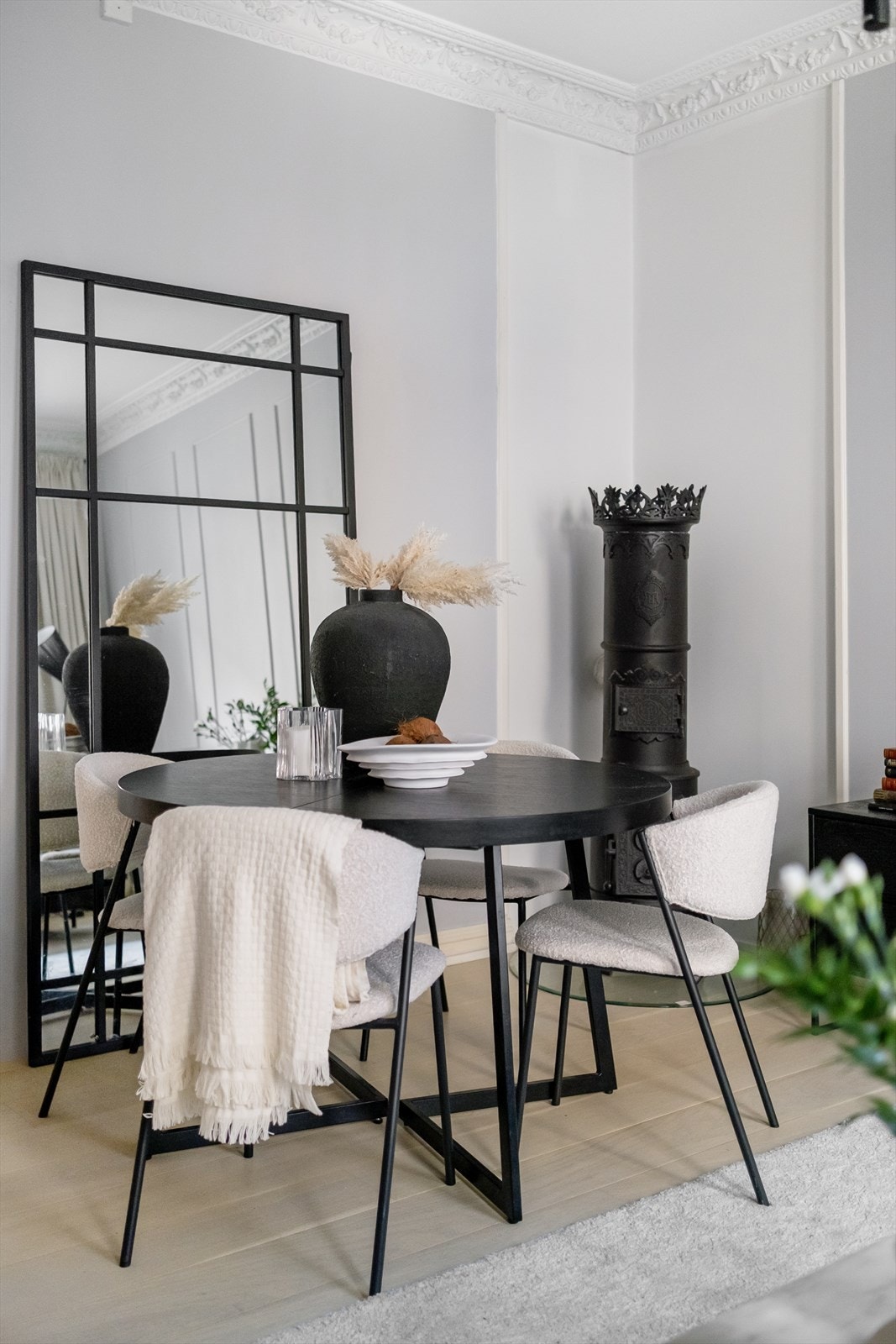 Plass til en stor og hyggelig spisestue - perfekt for sosiale sammenkomster! Galleribilde